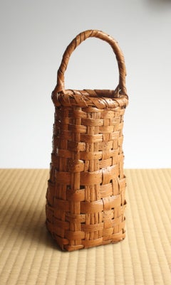 Japanese Antiques a basket by Chikuryu-sai Yamamoto(山本竹龍齋) lotus Bamboo
