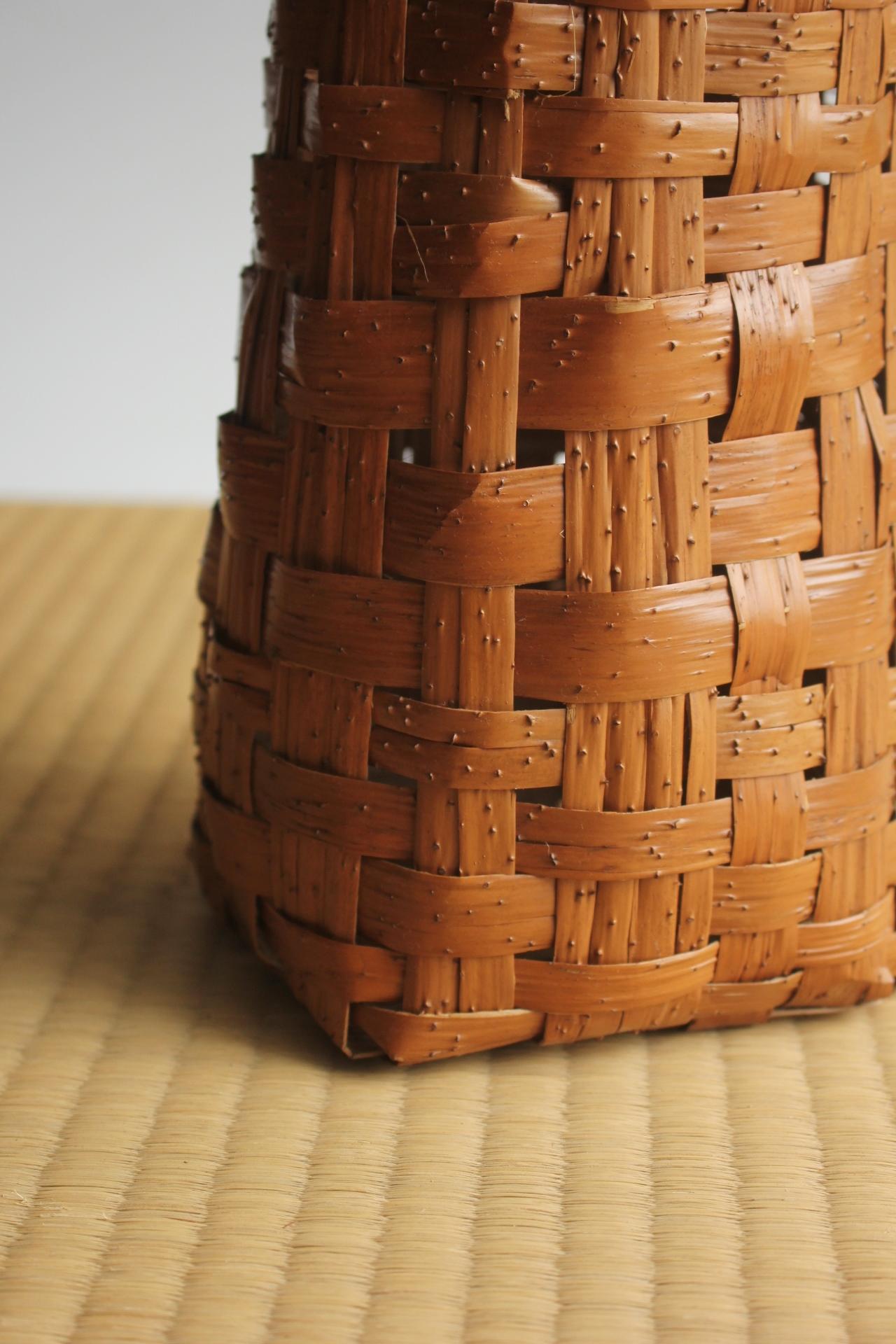 Japanese Antiques a basket by Chikuryu-sai Yamamoto(山本竹龍齋) lotus Bamboo For Sale 1