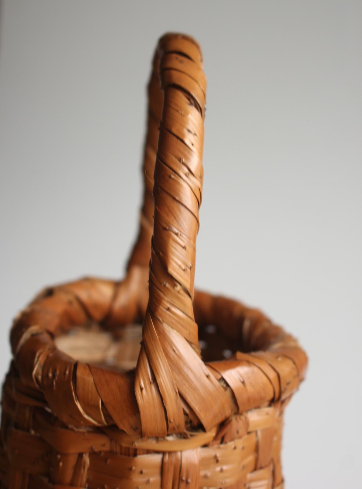 Japanese Antiques a basket by Chikuryu-sai Yamamoto(山本竹龍齋) lotus Bamboo For Sale 3