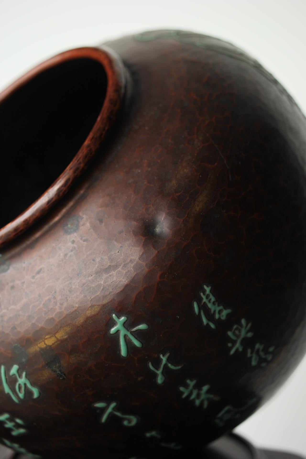 Vase cloisonné japonais Ando Shippo à motif de fleurs de cerisier en cuivre en vente 7