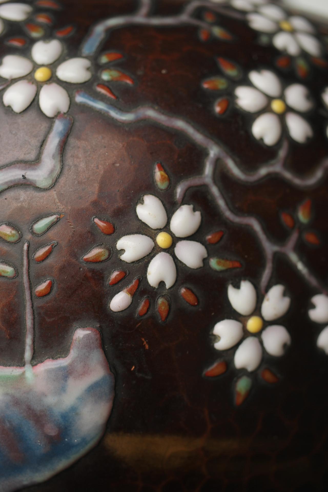 Cuivre Vase cloisonné japonais Ando Shippo à motif de fleurs de cerisier en cuivre en vente
