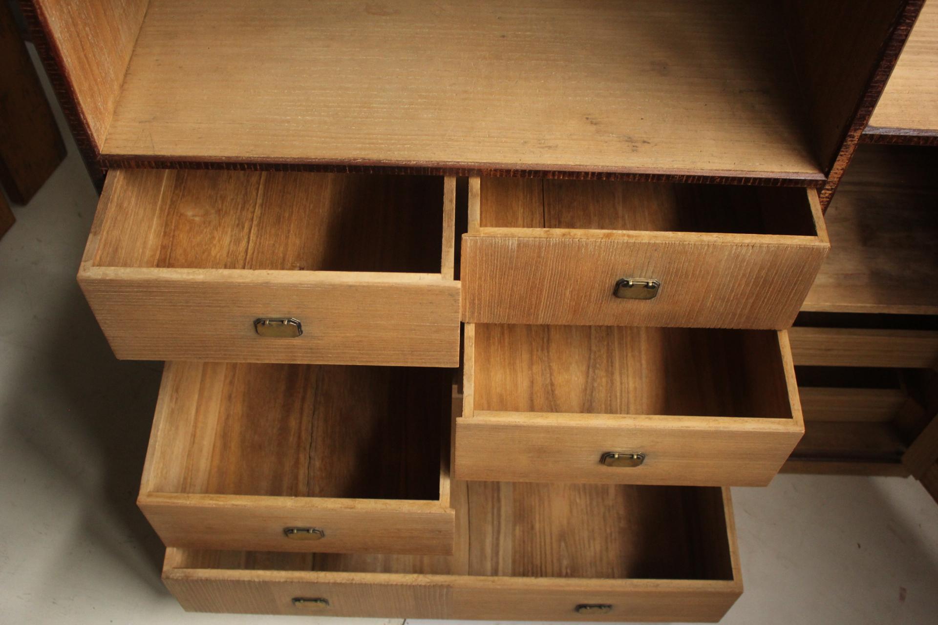 Old Japanese Modern Geometric design by a great joiner Paulownia wood drawer For Sale 4