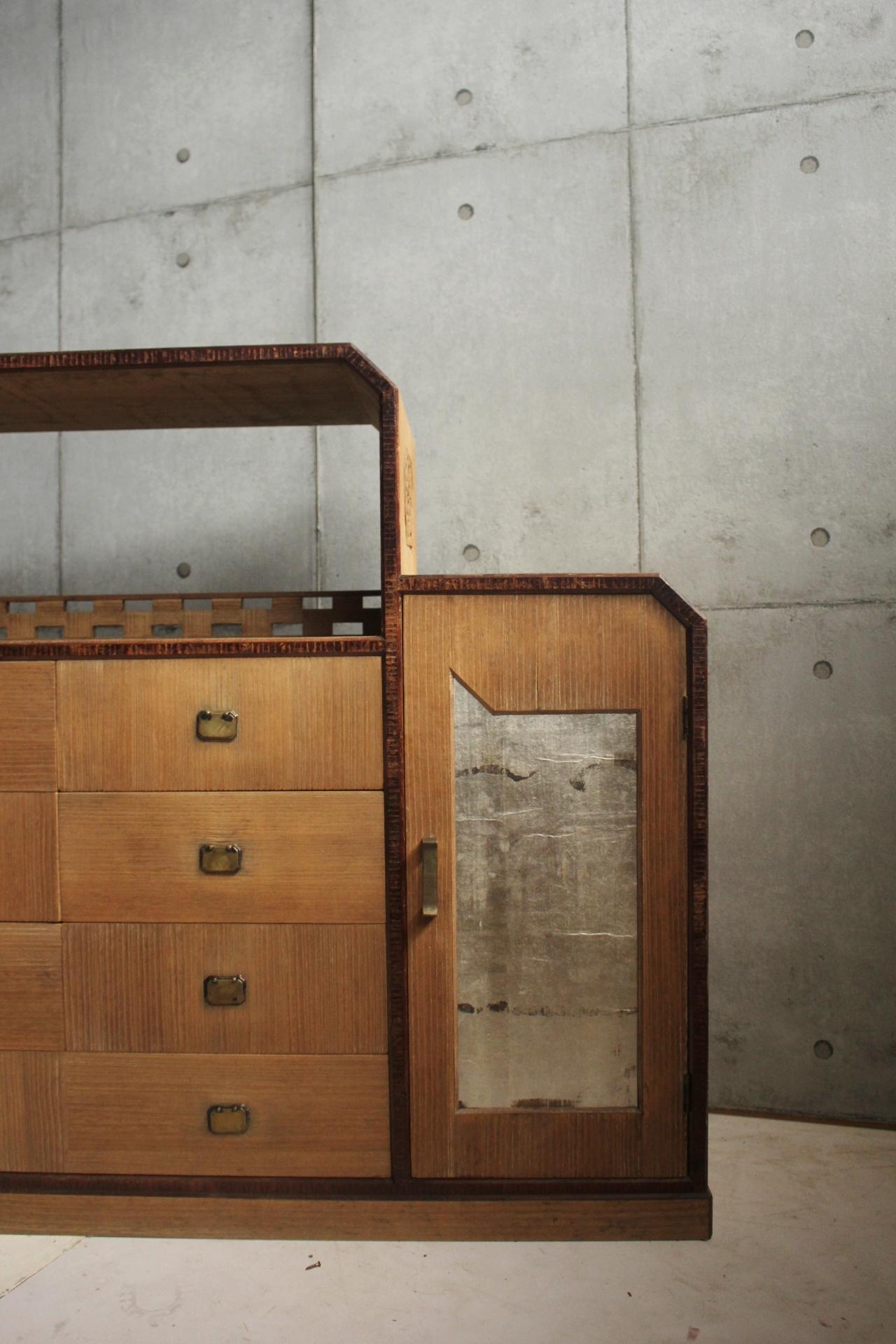 Old Japanese Modern Geometric design by a great joiner Paulownia wood drawer In Good Condition For Sale In Niiza, JP