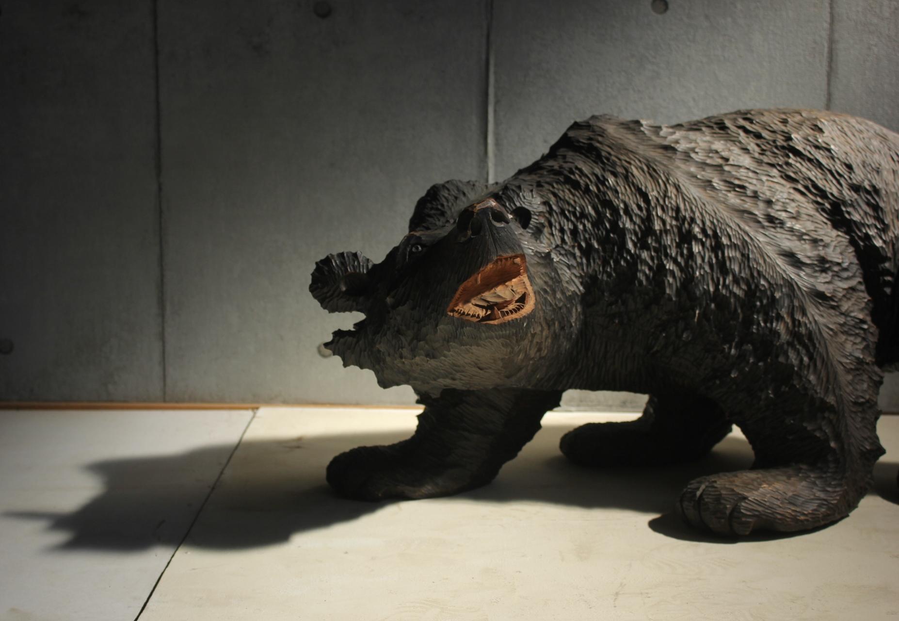 Hand-Carved Japanese Antiques Hokkaido Folk Crafts Large Wood Carving Bear For Sale