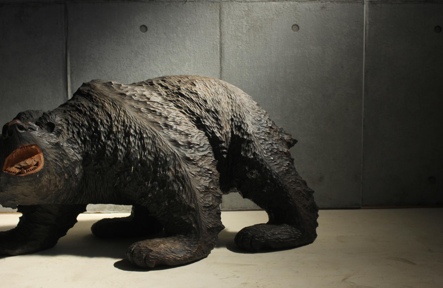 Japanese Antiques Hokkaido Folk Crafts Large Wood Carving Bear In Fair Condition For Sale In Niiza, JP