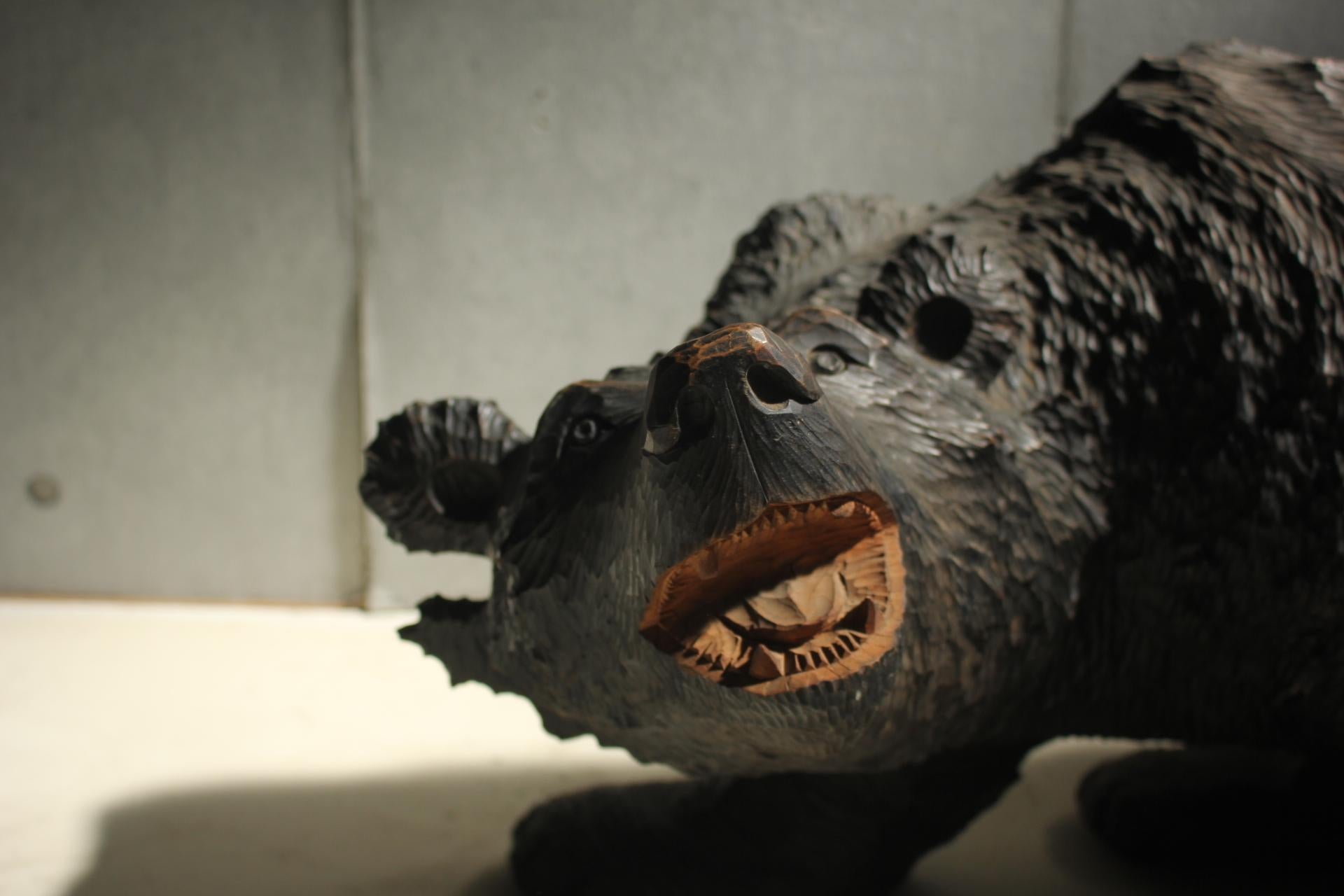 Japanese Antiques Hokkaido Folk Crafts Large Wood Carving Bear For Sale 1
