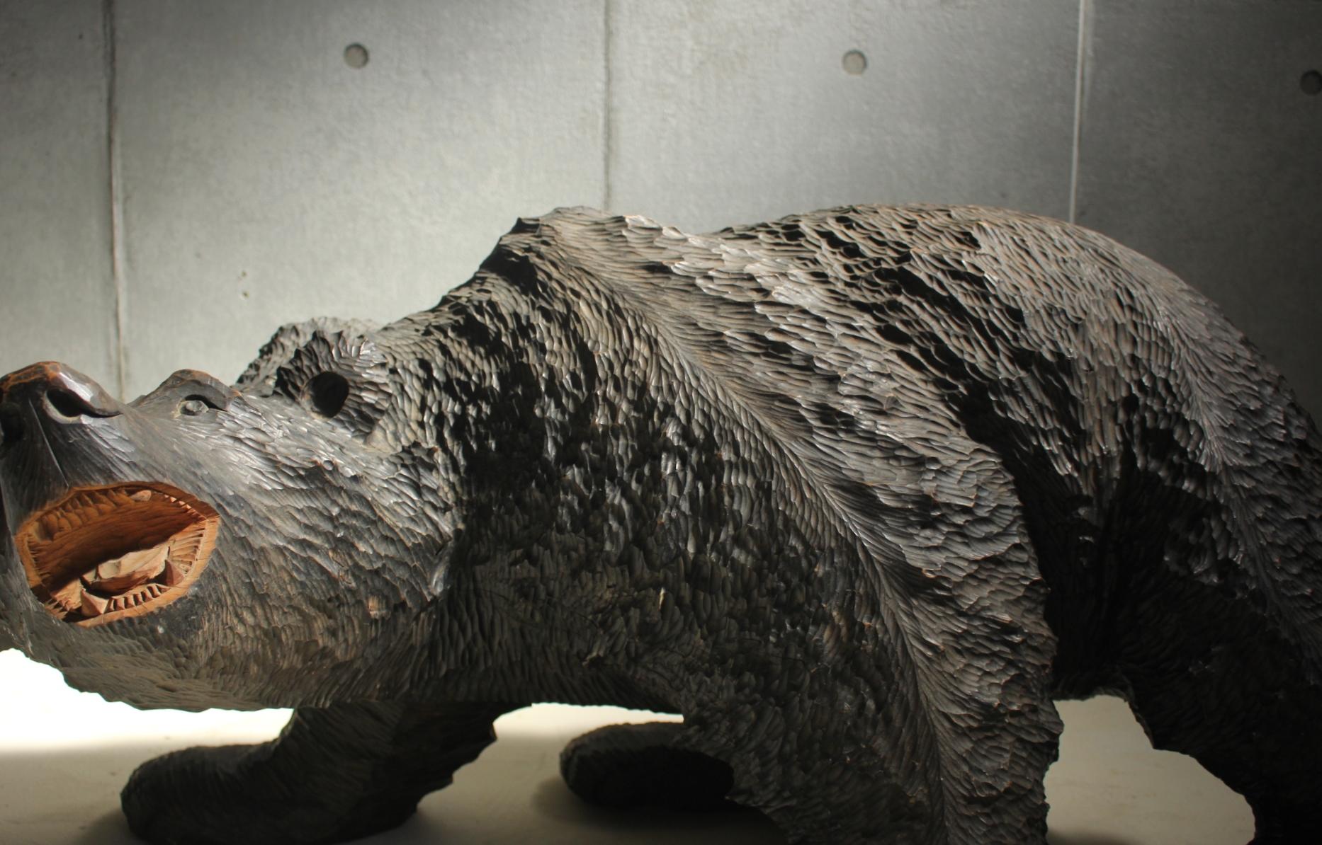 Japanese Antiques Hokkaido Folk Crafts Large Wood Carving Bear For Sale 2