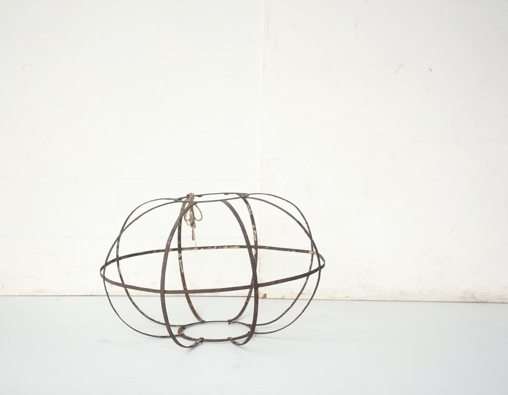 Iron Andon Lantern
Material: Iron
Size: φ560×360mm 1.5kg

Old iron andon
It is a kind of standing lantern with washi paper pasted on the inside and lit with oil as a light source
A folk item from the period that has a beautiful taste of iron from