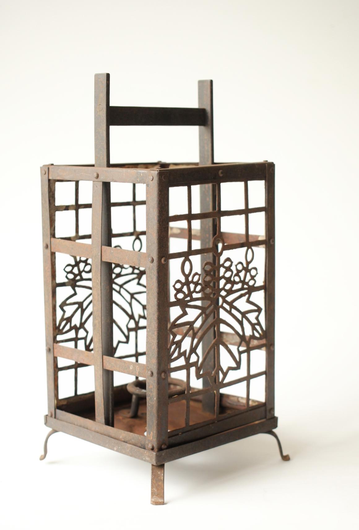 Antichità giapponese ferro paulownia design crest lampada lanterna Toro in vendita 8