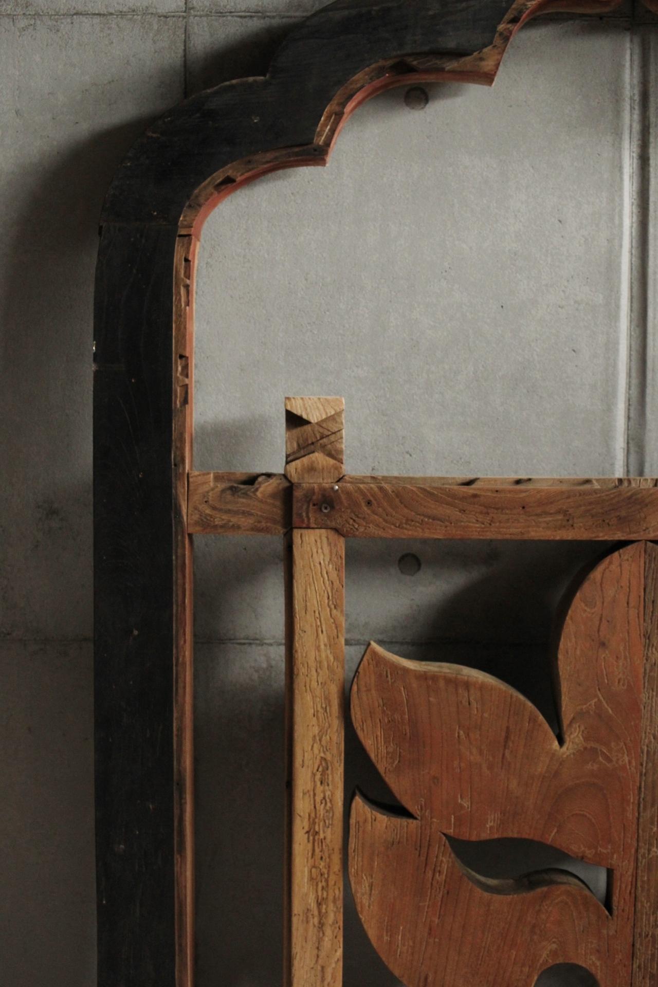 Japanese Antiques Kato-style(Firelight-shaped) wood window, for temples building For Sale 12