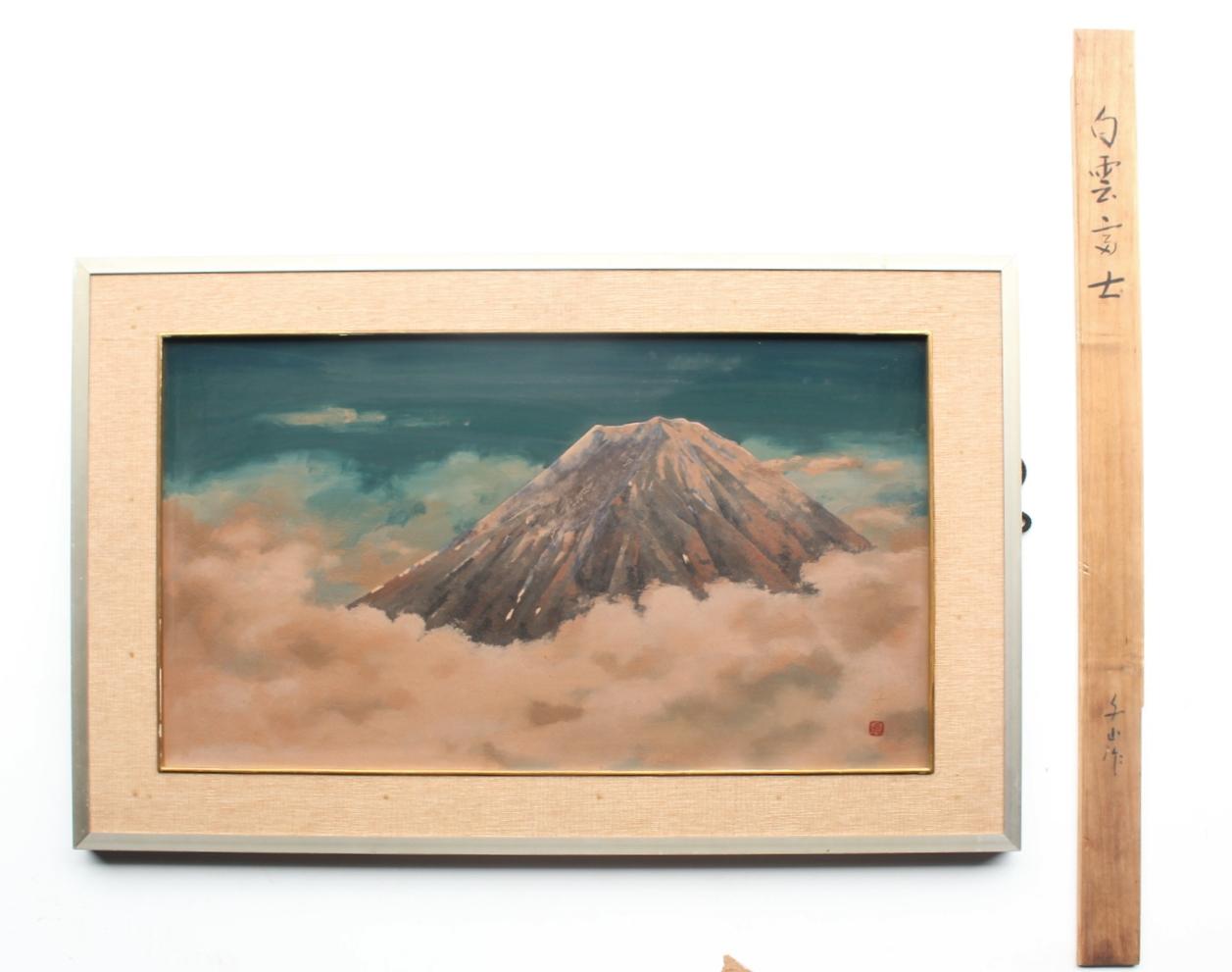 materiale: vernice, struttura in metallo con scatola in legno

Il Kokkokai è un gruppo di artisti maki-e formatosi nel 1931 intorno a Matsuda Gonroku, un Tesoro Nazionale Vivente e orgoglioso maestro di lacca del Giappone.

Si pensa che sia opera di
