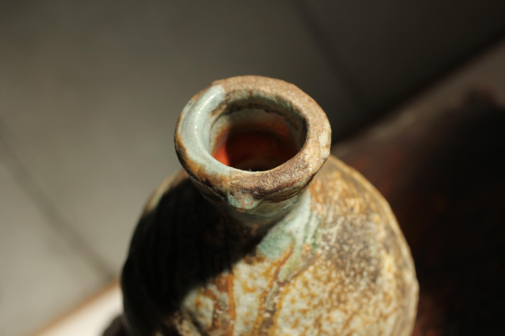 Japanese Antiques Kumano Kuroemon Kumashino Shino Sake Bottle and Iga sake cup 5