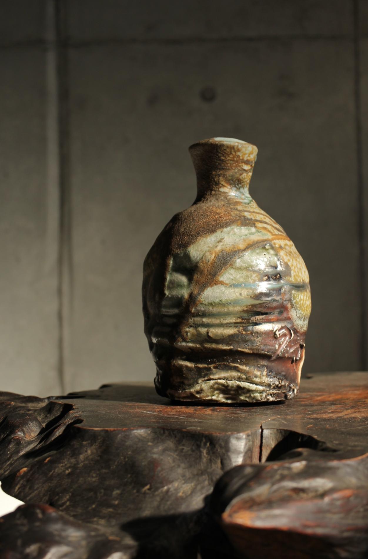 Pottery Japanese Antiques Kumano Kuroemon Kumashino Shino Sake Bottle and Iga sake cup
