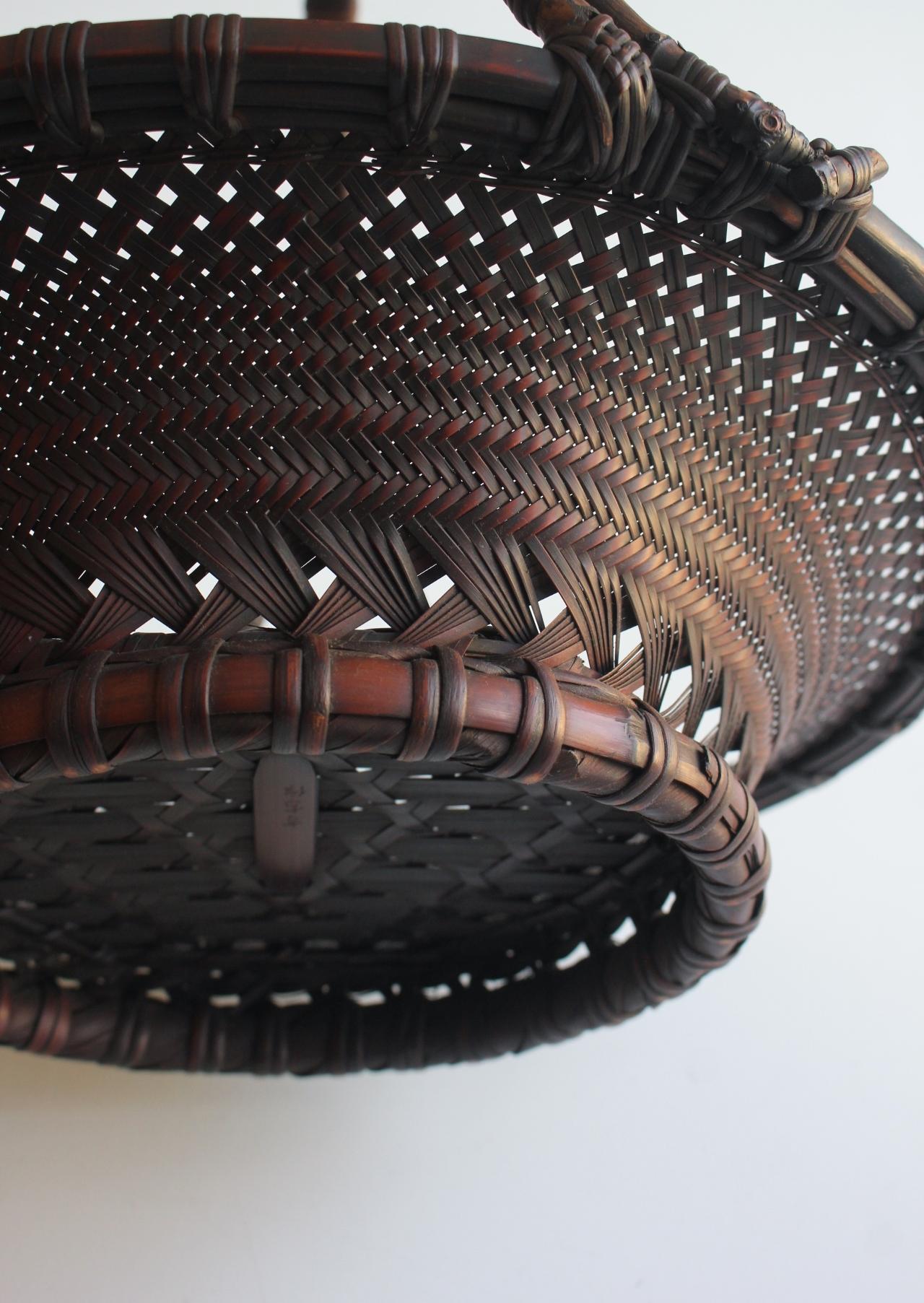 Japanese Antiques Maeda Chikubosai II, Hosai, bamboo tray, flat flower basket For Sale 6