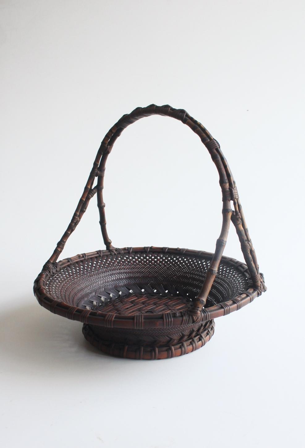 Japanese Antiques Maeda Chikubosai II, Hosai, bamboo tray, flat flower basket In Good Condition For Sale In Niiza, JP