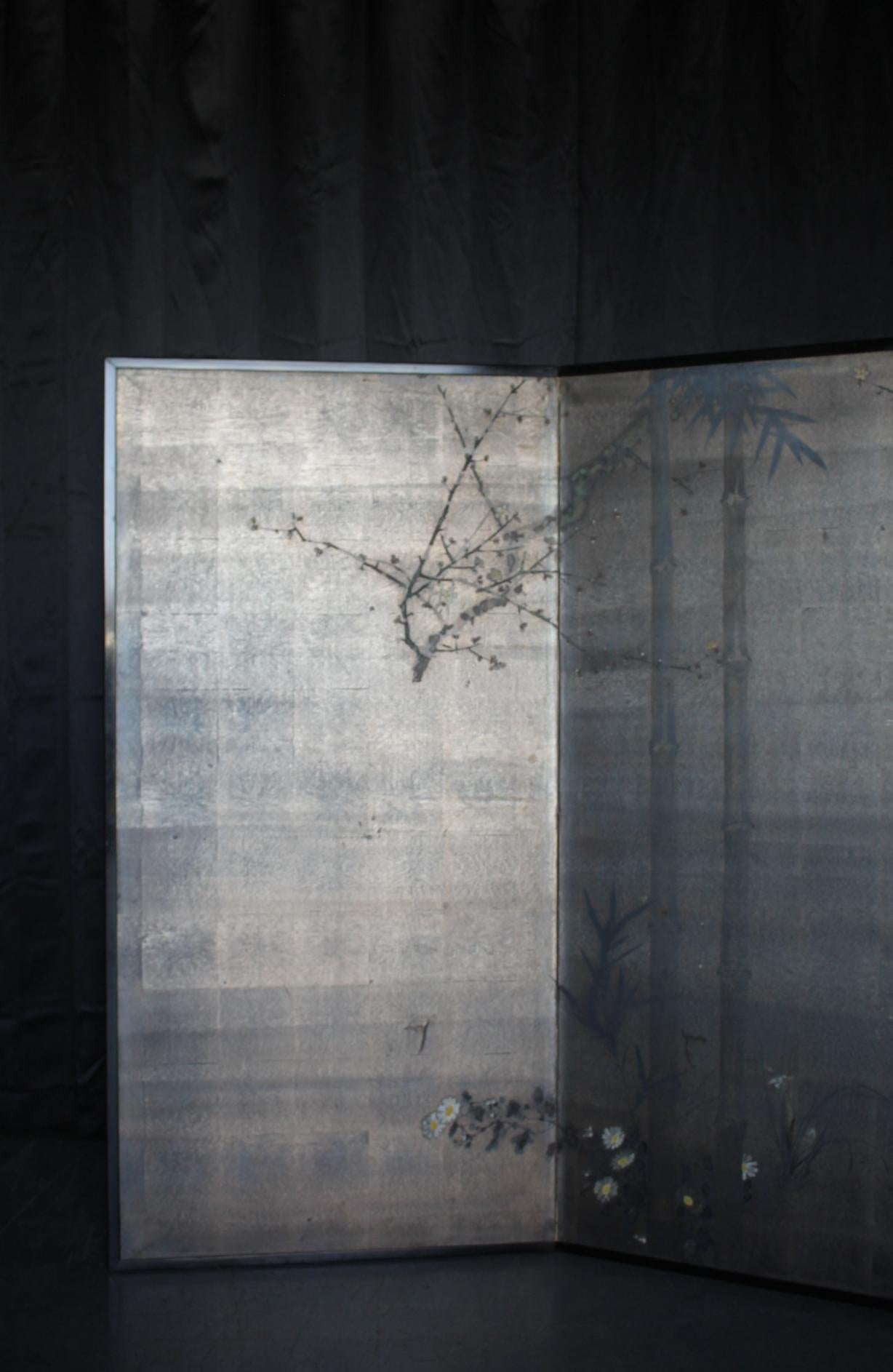 Unfolded size: 1520 x 1530 x 20 mm
Foldable: 760 x 1530 x 40 mm, 5 kg
Estimated size after packaging (sandwiched between 5 mm plywood): 10 CM x 85 CM x 170 CM 22 KG

The pine, bamboo, and plum composition is one of the auspicious compositions in