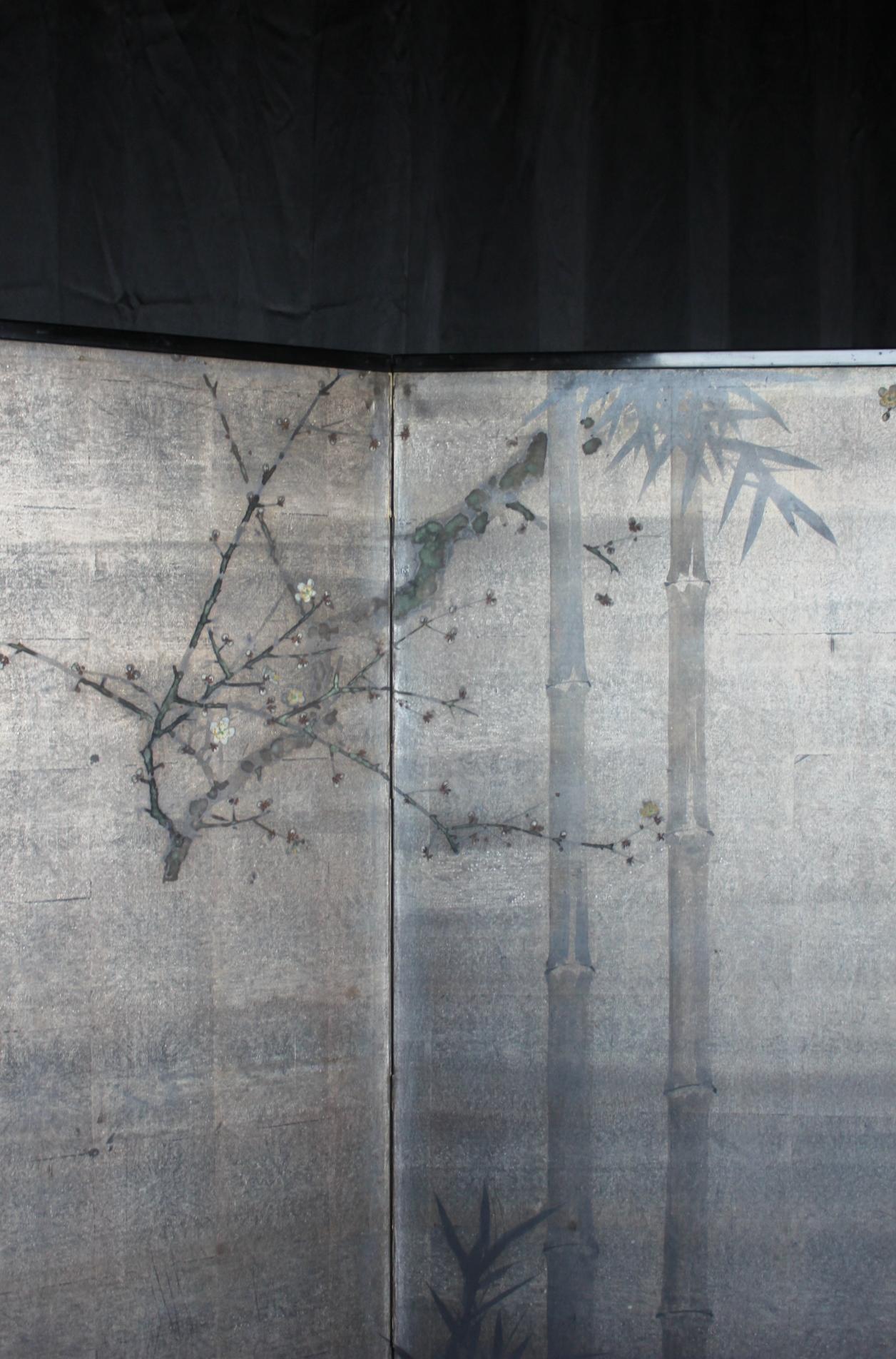 Japanese Antiques Silver folding screen, 2-panel set, bamboo, and plum In Fair Condition For Sale In Niiza, JP