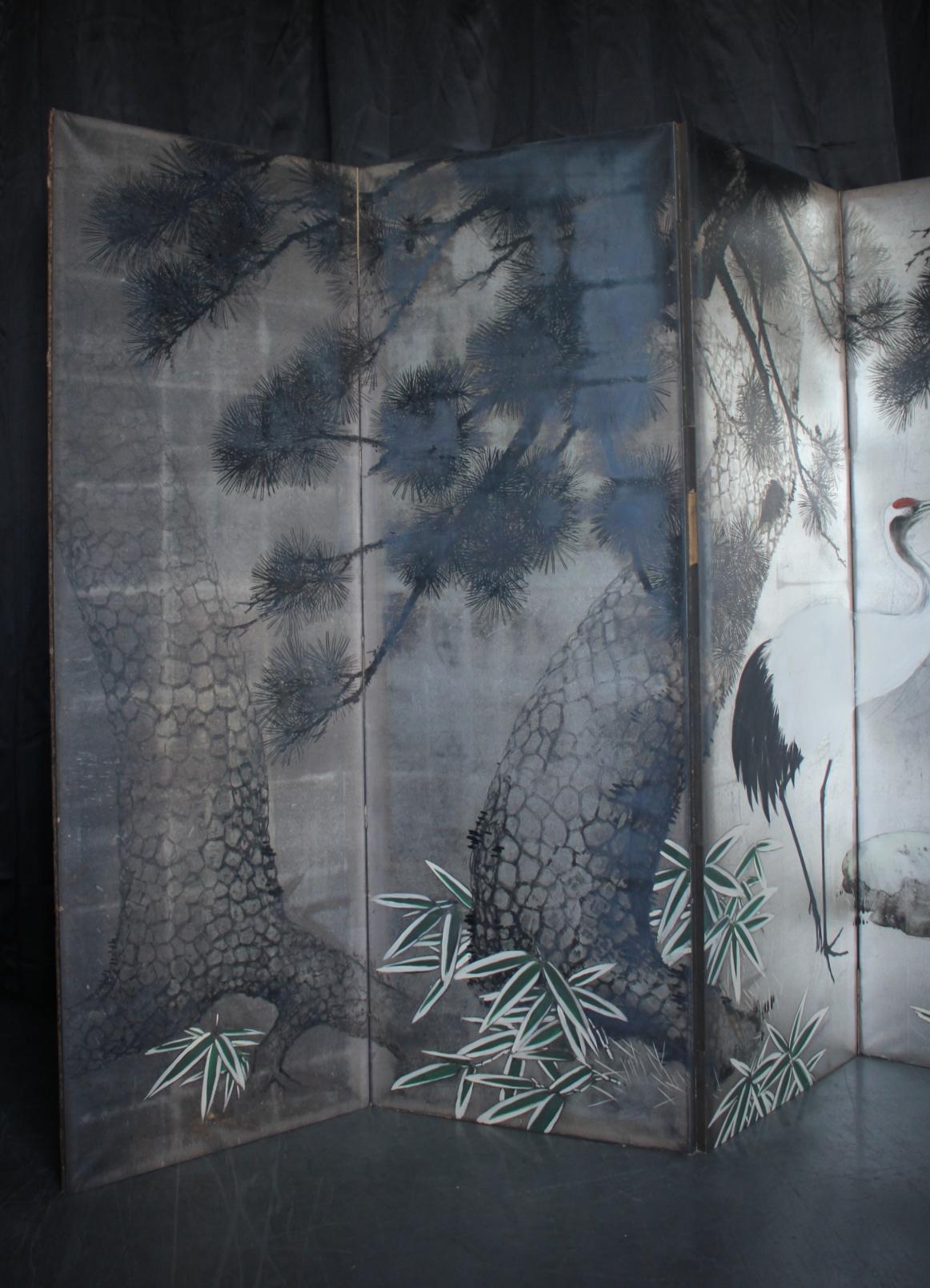 Silver folding screen, 6-panel half-pair, cranes and pine
Size when unfolded: 3180 x 1530 x 17 mm
Can be folded: 530 x 1530 x 100 mm.   8kg
Estimated size after packaging (sandwiched between 5 mm plywood): 22CM x 65 CM x 165 CM
Weight 23 KG

This is