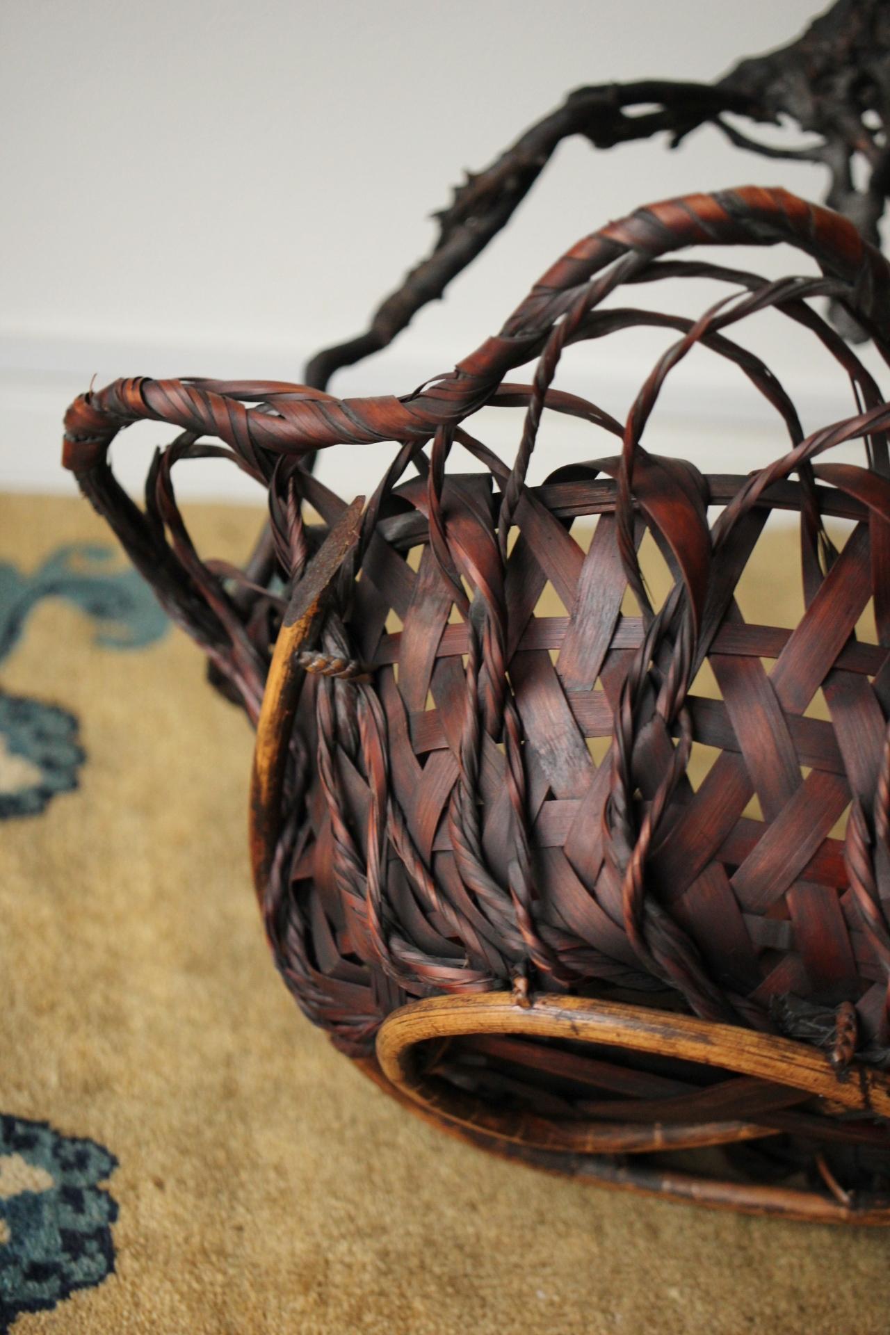 Hand-Woven Japanese Antiques Star-shaped bamboo flower basket For Sale