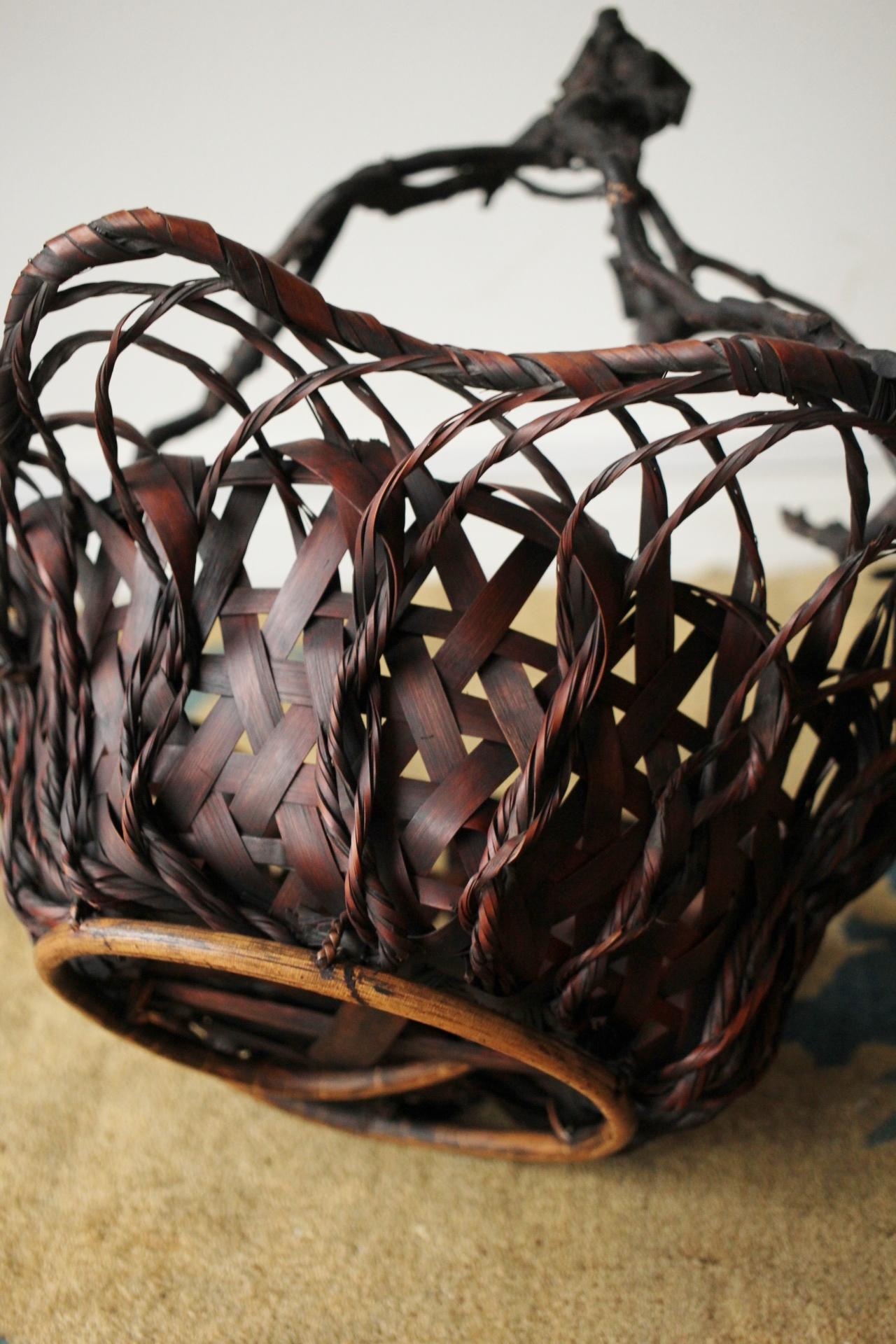 Japanese Antiques Star-shaped bamboo flower basket In Good Condition For Sale In Niiza, JP