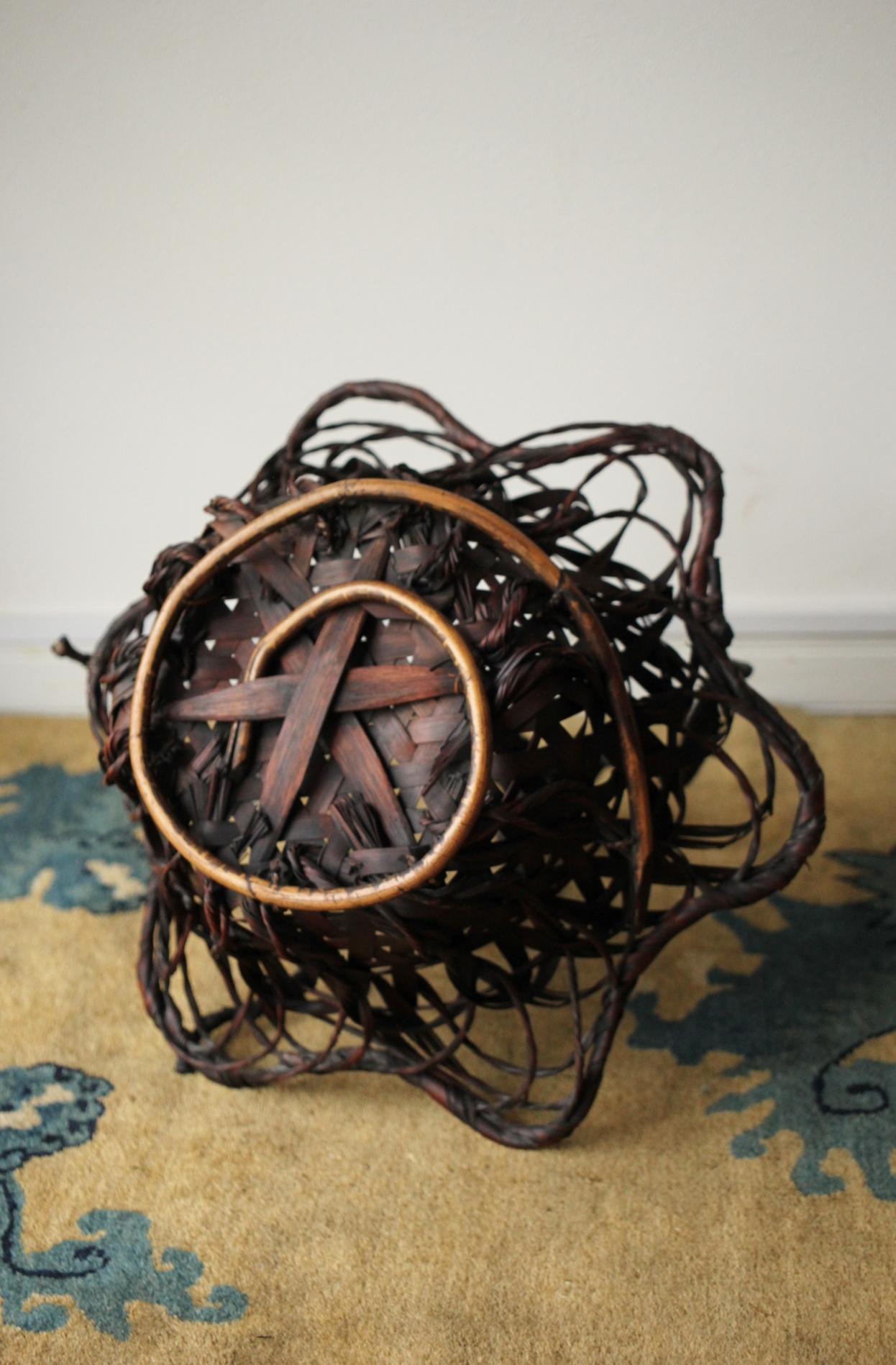 Japanese Antiques Star-shaped bamboo flower basket For Sale 2