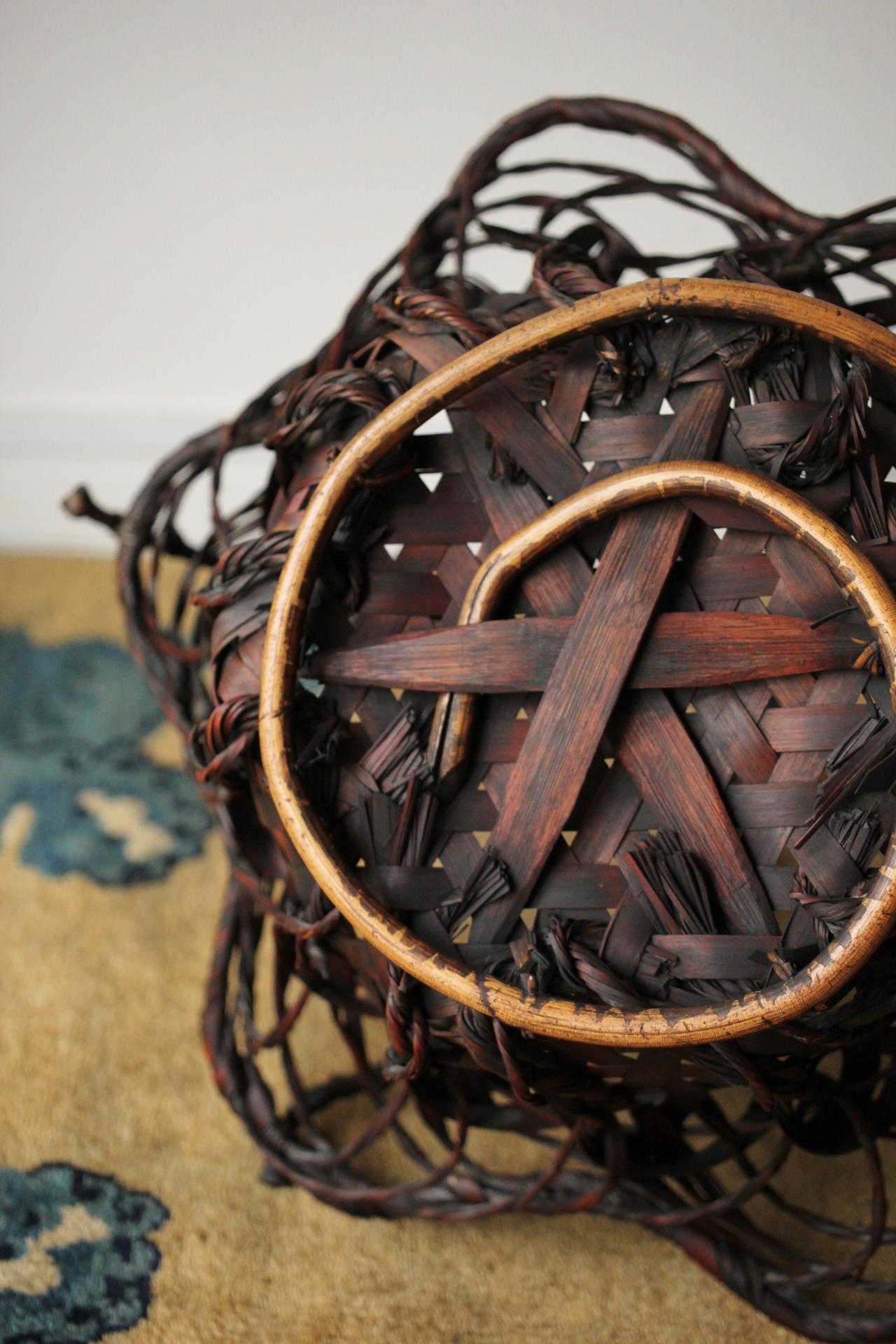 Japanese Antiques Star-shaped bamboo flower basket For Sale 3