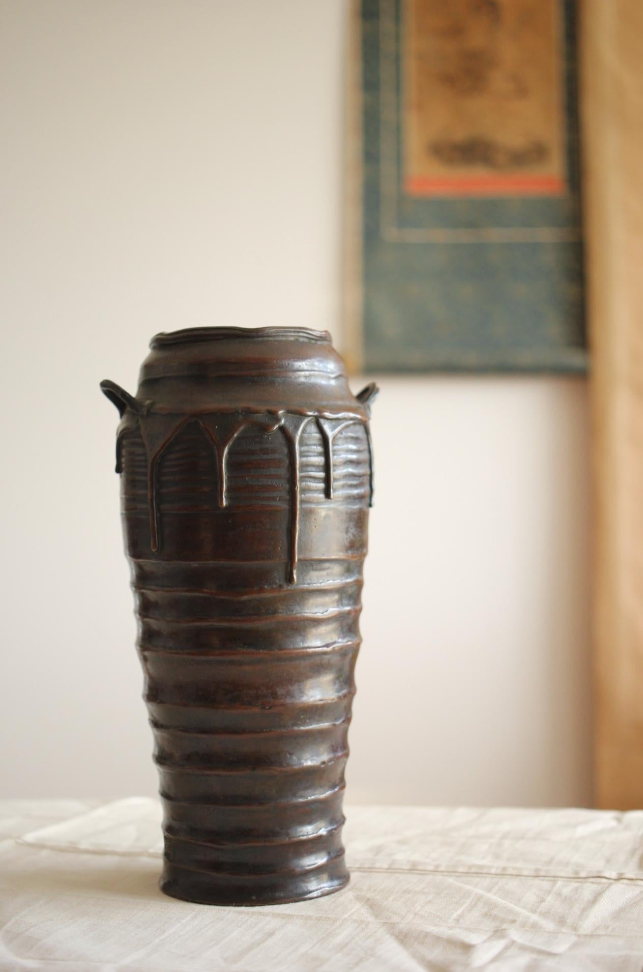 Vaso di antiquariato giapponese Suga Geshin, fusione di cera con motivo del drago della pioggia in vendita 8