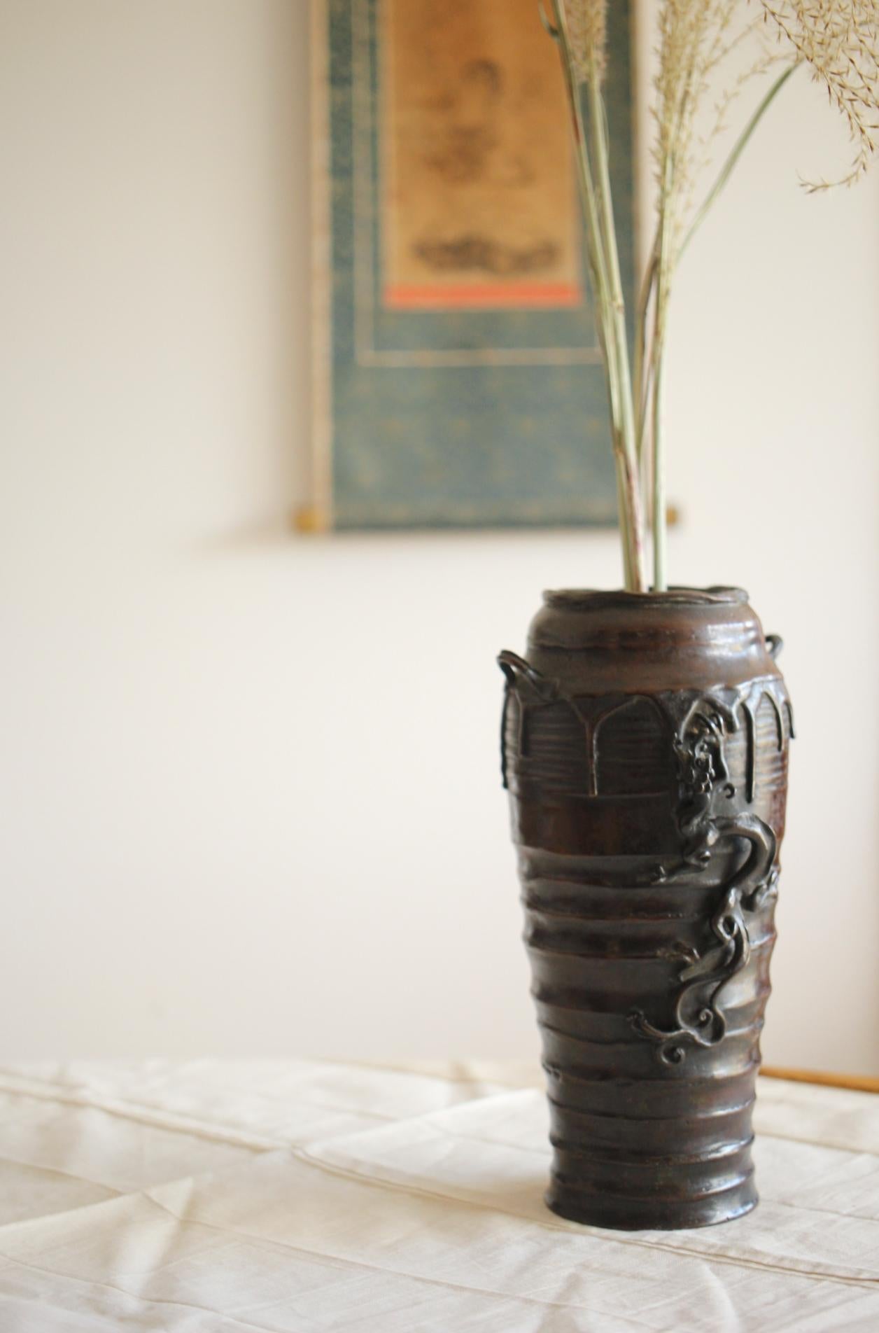 Giapponese Vaso di antiquariato giapponese Suga Geshin, fusione di cera con motivo del drago della pioggia in vendita