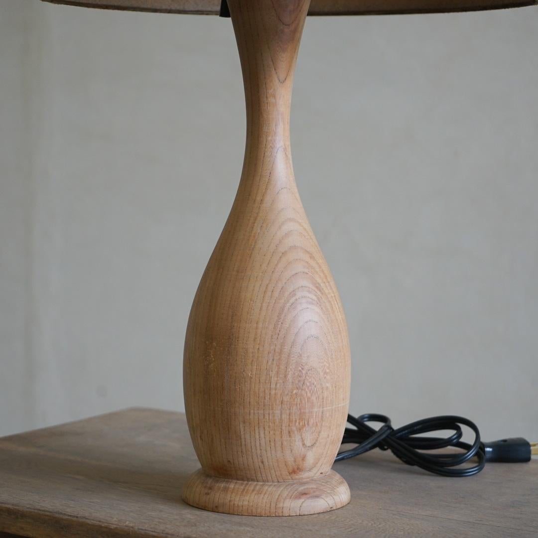 Japanese Antique Table Lamp Plain Wood 1950s-1960s Primitive Japandi In Good Condition For Sale In Chiba-Shi, JP