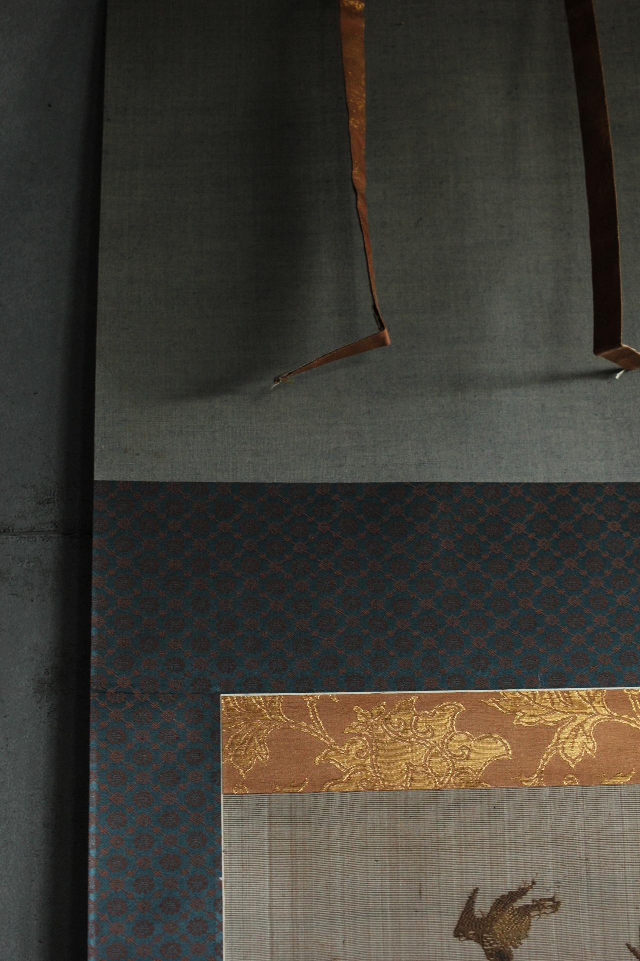 Embroidered Japanese Antiques Takeya-machi embroidery, bird picture, hanging scroll For Sale