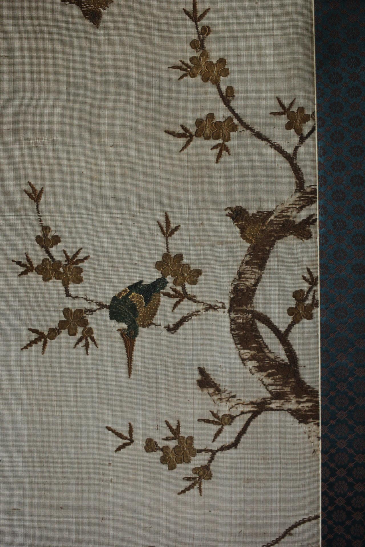 Paper Japanese Antiques Takeya-machi embroidery, bird picture, hanging scroll For Sale