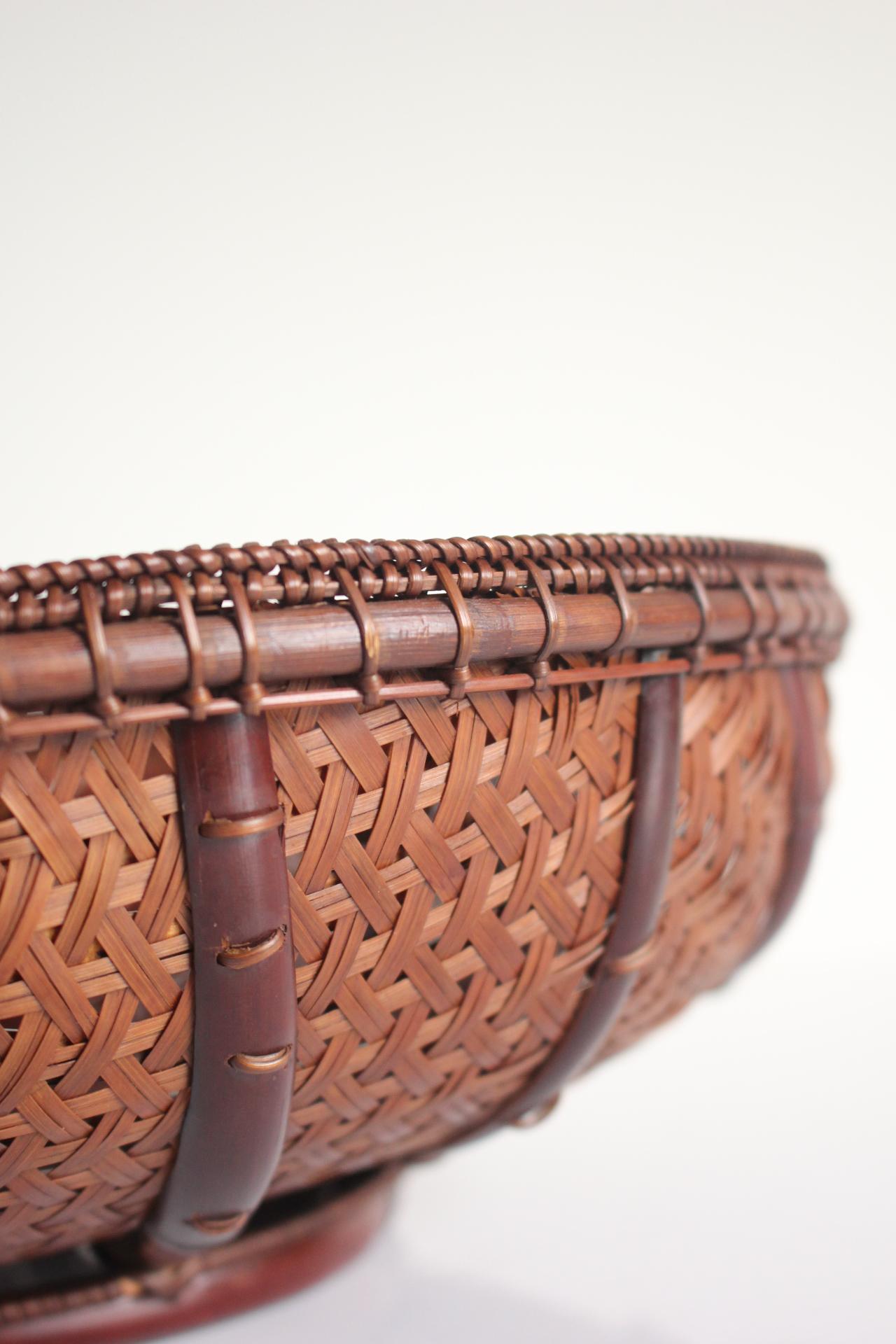 Japanese Antiques Tanaka Kosai Striped Flower Basket Bamboo Basket For Sale 6