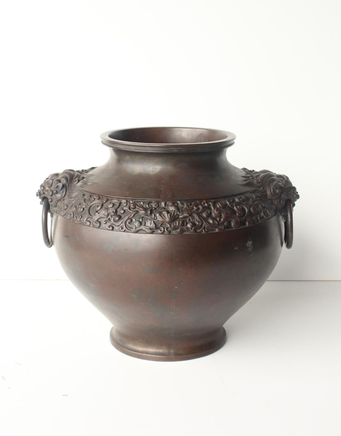20th Century Japanese Antiques Tokyo copperware Takahashi Ryoun lion, peony motif big vase For Sale