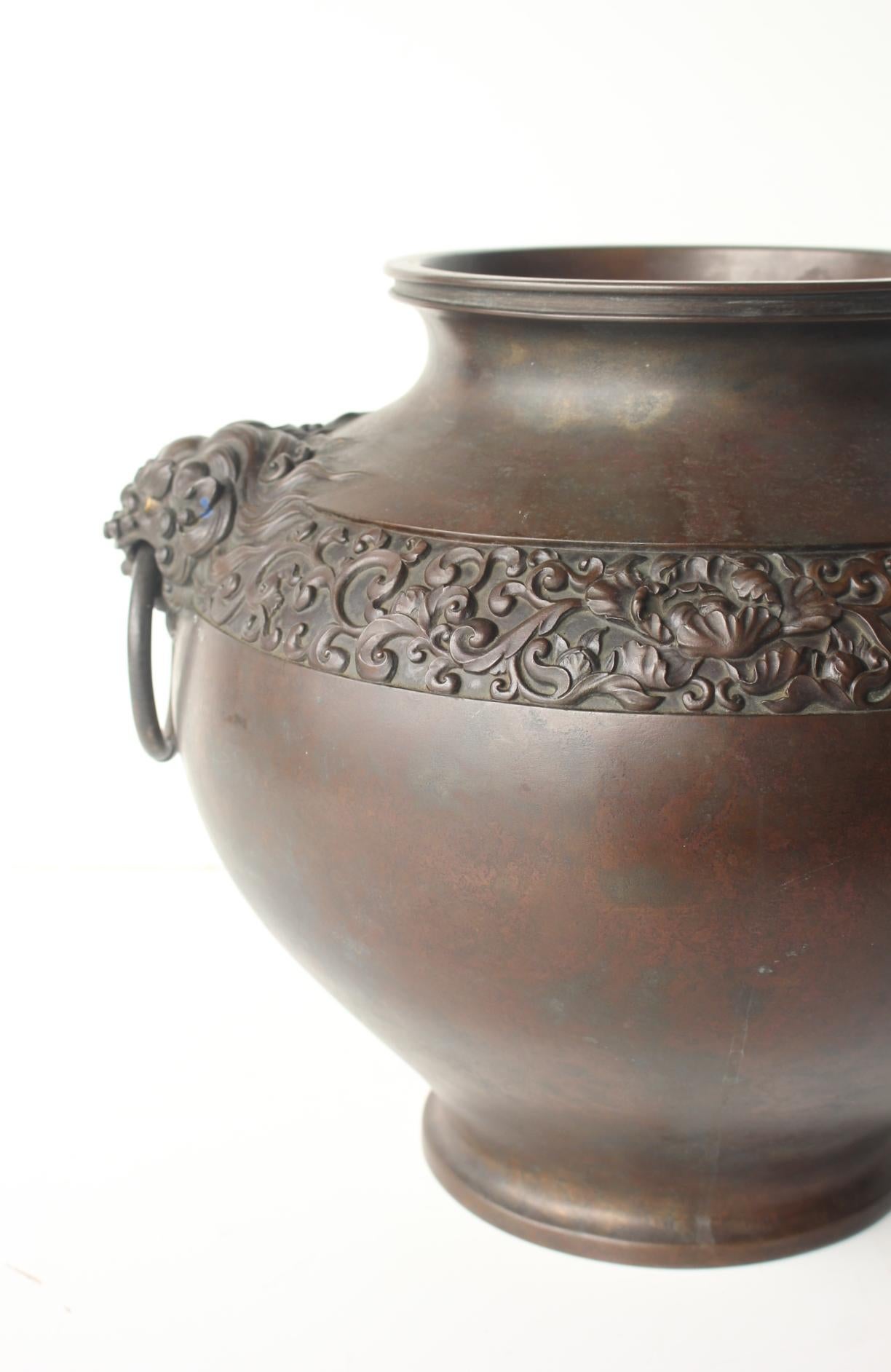Copper Japanese Antiques Tokyo copperware Takahashi Ryoun lion, peony motif big vase For Sale