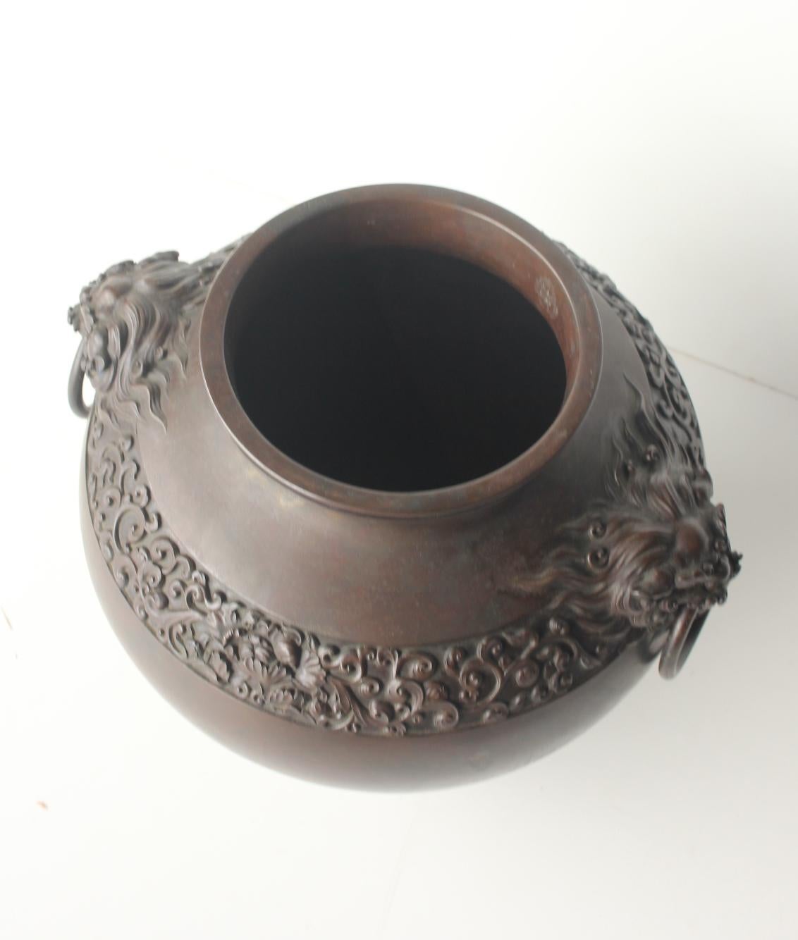 Japanese Antiques Tokyo copperware Takahashi Ryoun lion, peony motif big vase For Sale 1