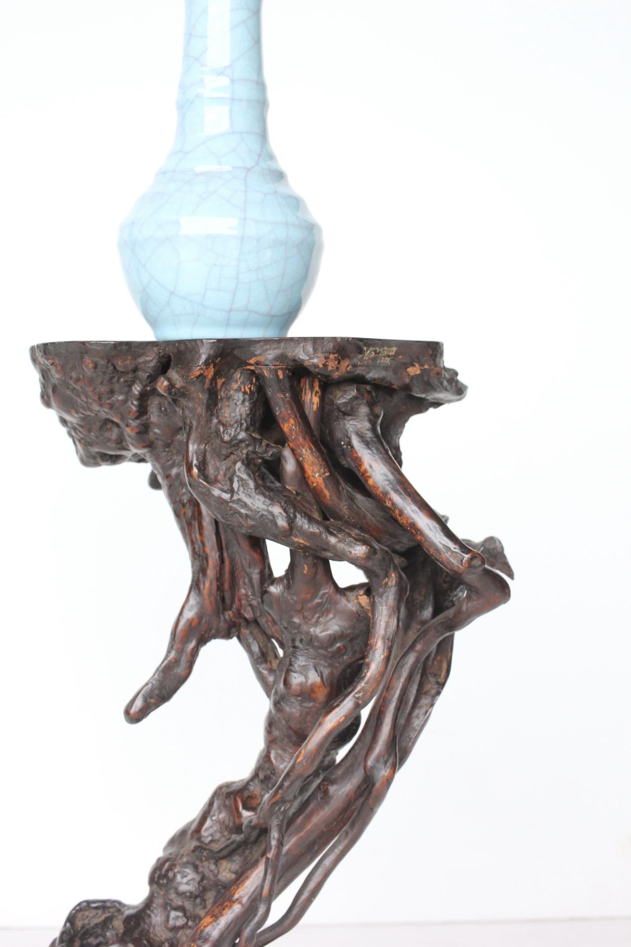 Rooted wood, natural wood, natural wood, bonsai table
340(W)× 580(H) × 270(D) [mm]　4kg

A table made using natural wood that has been loved as a bonsai table
A high-quality table with a good size and beautiful curves

The tabletop is flat, so you