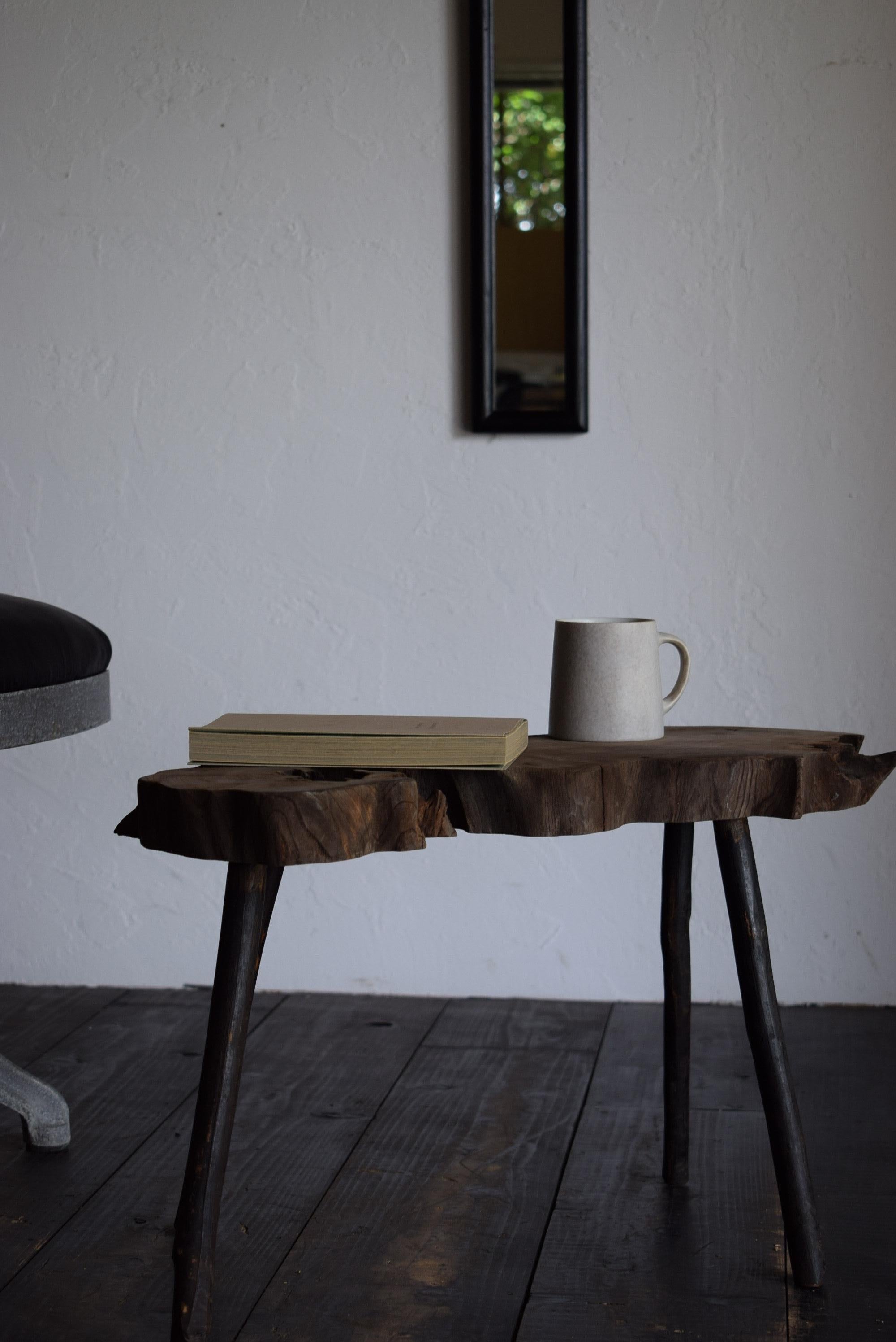 Japanese antiques wood table /wabi-sabi side table / primitive wood table / stan en venta 3