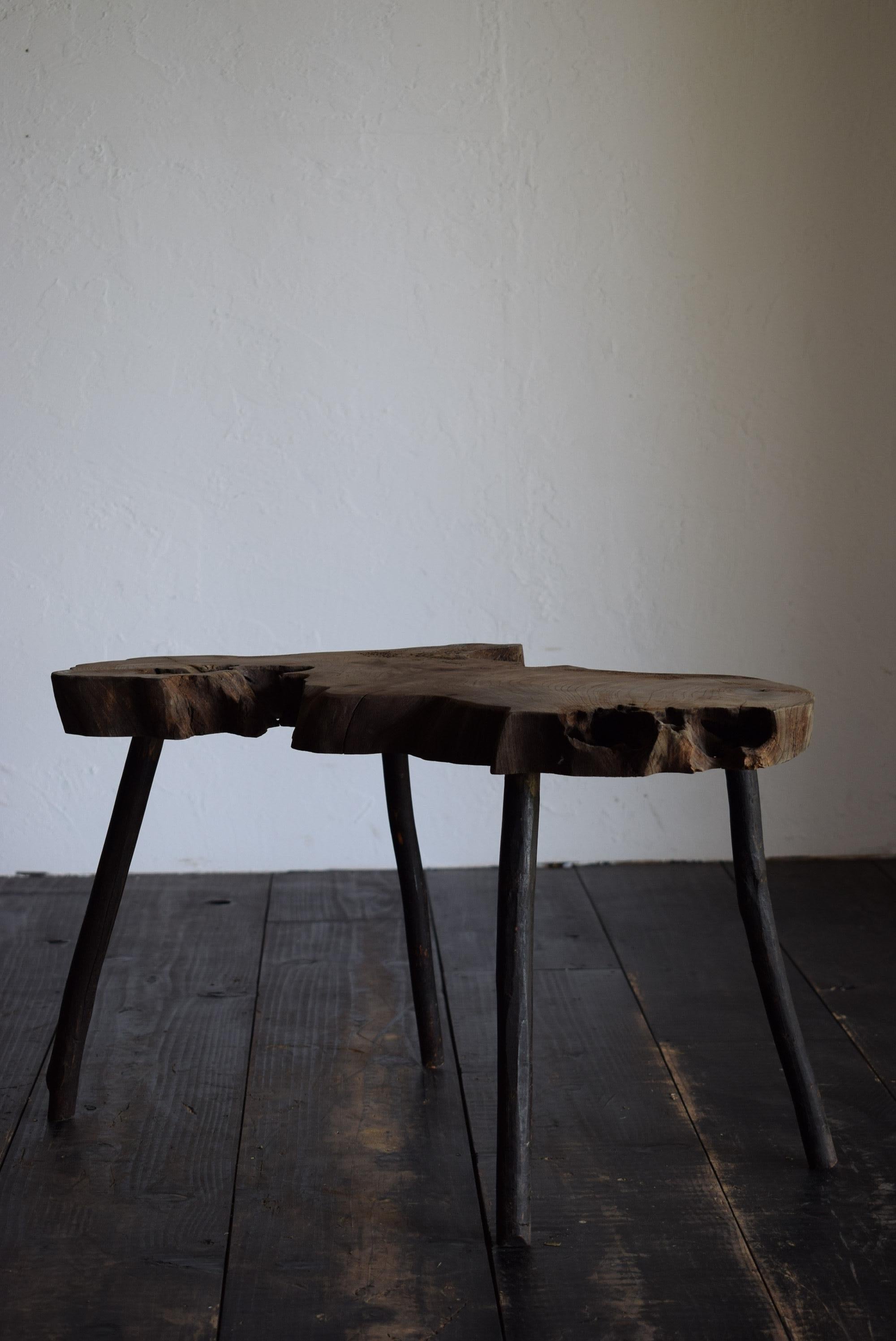 Japanese antiques wood table /wabi-sabi side table / primitive wood table / stan Primitivo en venta