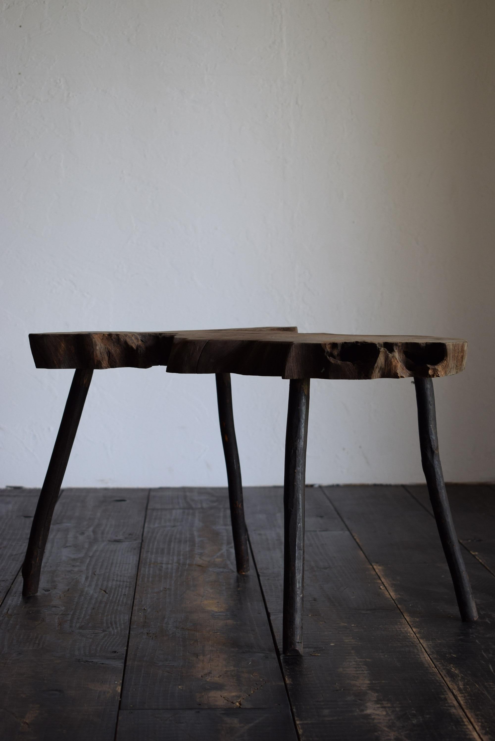 Japanese antiques wood table /wabi-sabi side table / primitive wood table / stan Japonés en venta