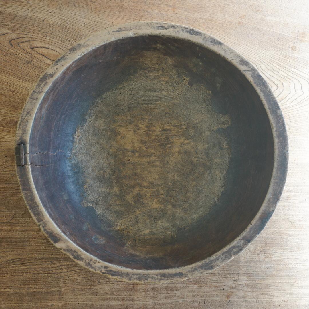 Japanese Antique Wooden Bowl 1910s-1940s Primitive Wabi-Sabi For Sale 2