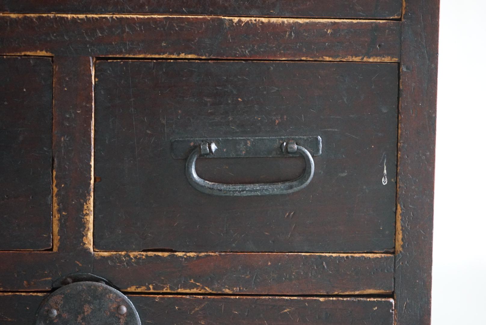 Bois Boîte de rangement japonaise ancienne à tiroirs en bois des années 1910-1930 Wabi-Sabi en vente