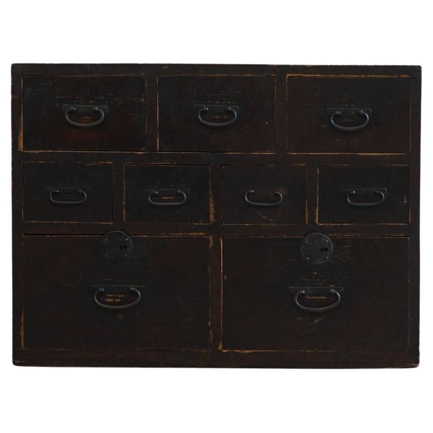 Boîte de rangement japonaise ancienne à tiroirs en bois des années 1910-1930 Wabi-Sabi en vente