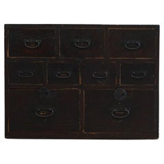 Japanische Antiquitäten-Schubladenschachtel mit Holzschubladen, schwarze Schachtel 1910er Jahre, wabi-sabi