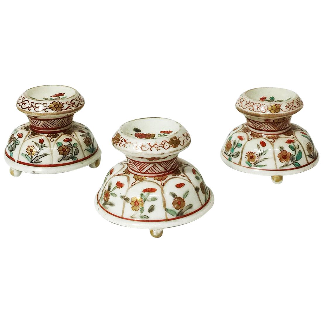 Japanese Arita, Amsterdams Bont, Tripod Salt Cellars, 1690-1730