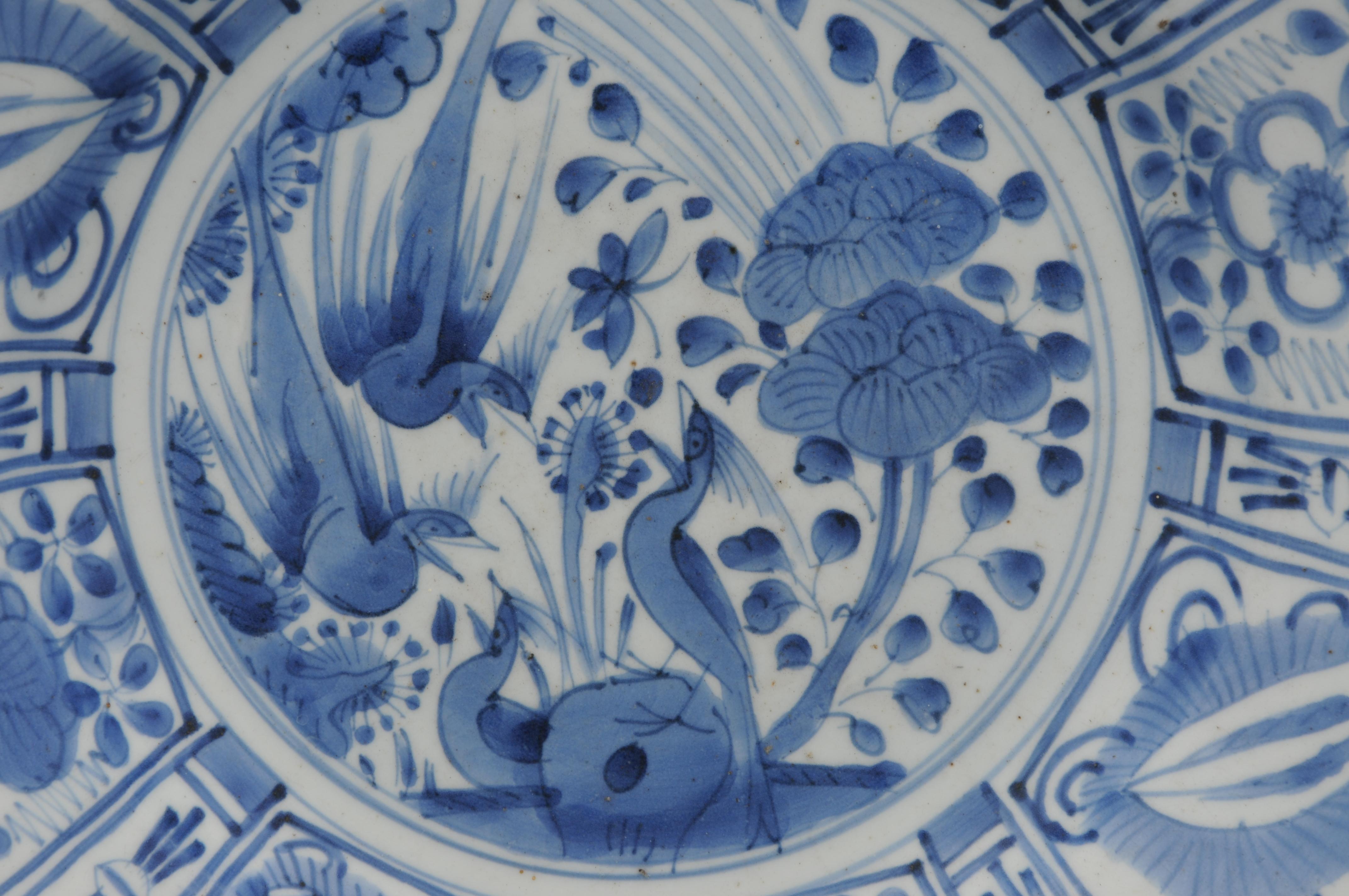 Plato Kraak Japonés Arita Azul y Blanco - Periodo Edo, finales del XVII Pintado a mano en venta