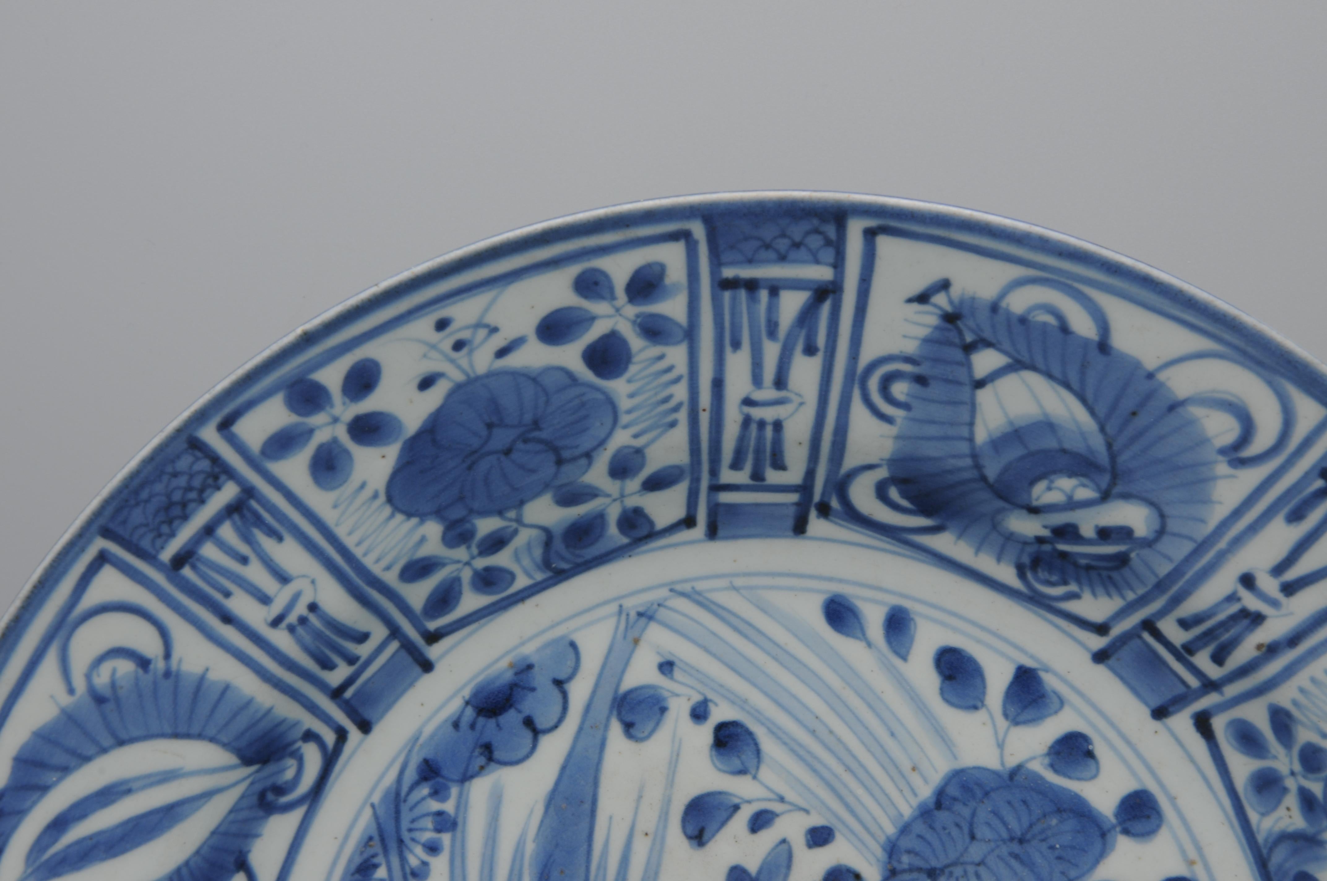 Plato Kraak Japonés Arita Azul y Blanco - Periodo Edo, finales del XVII en Bueno estado para la venta en DELFT, NL