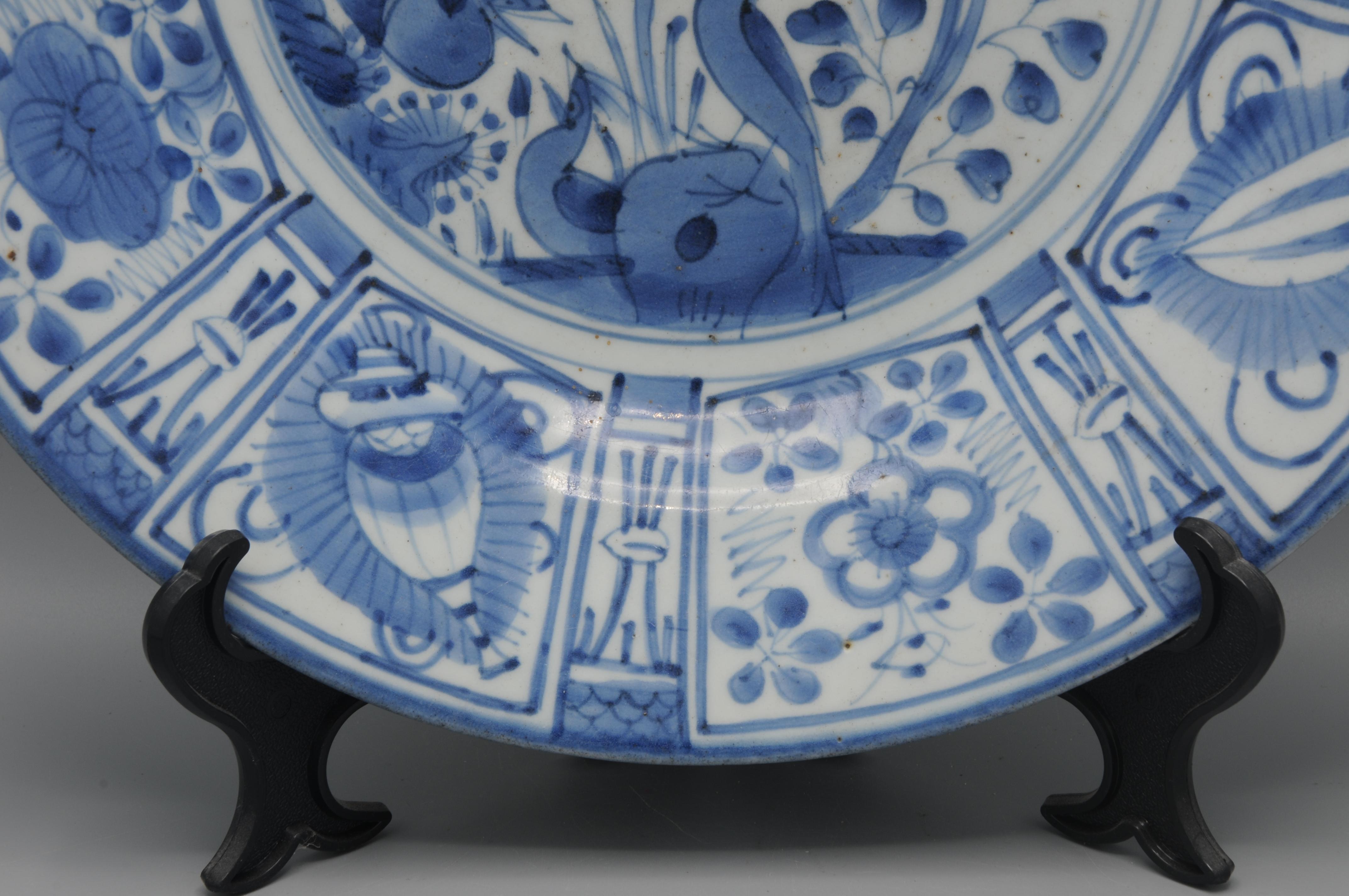 Plato Kraak Japonés Arita Azul y Blanco - Periodo Edo, finales del XVII Porcelana en venta