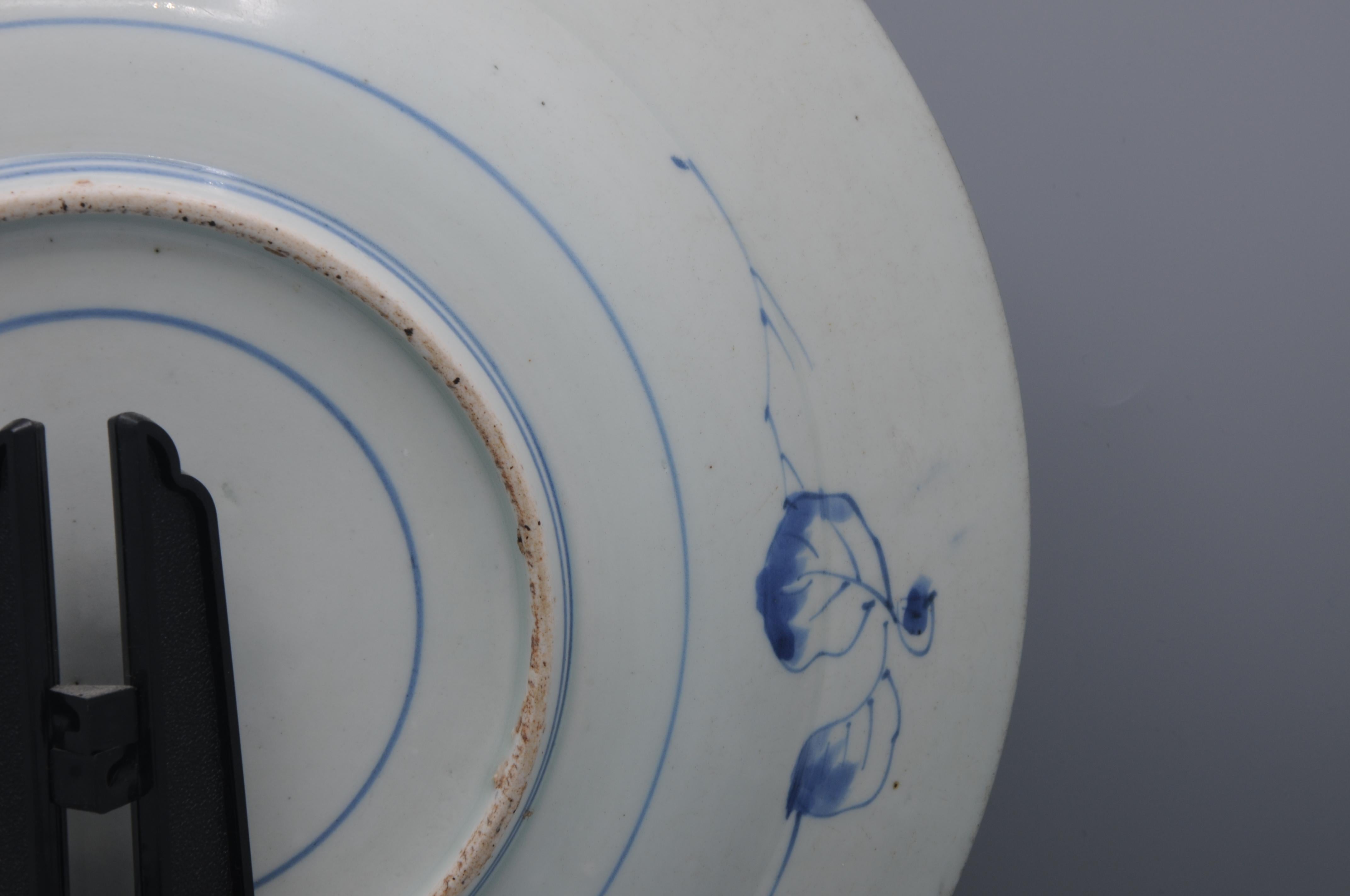 Plato Kraak Japonés Arita Azul y Blanco - Periodo Edo, finales del XVII en venta 9