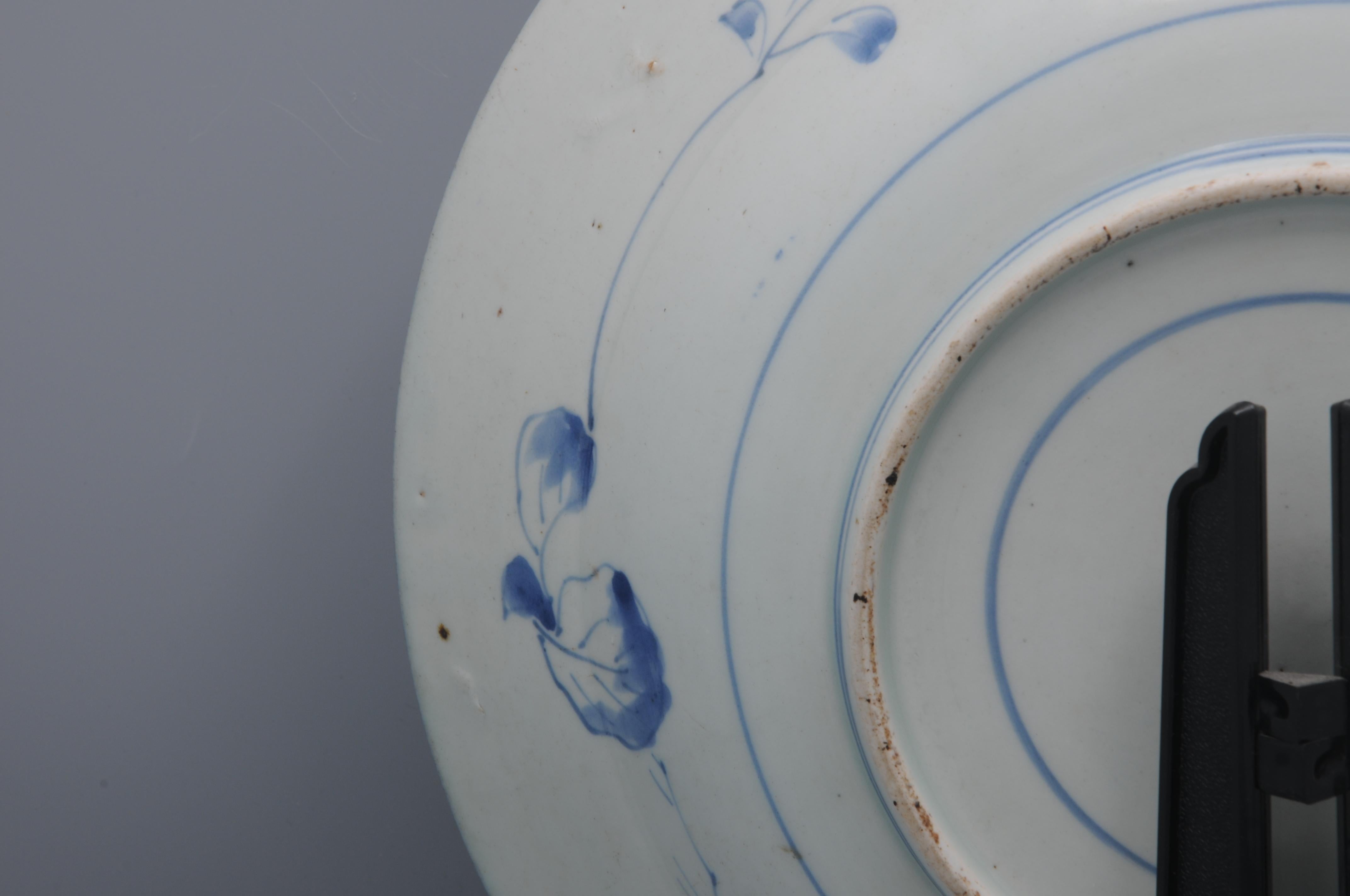 Plato Kraak Japonés Arita Azul y Blanco - Periodo Edo, finales del XVII en venta 10