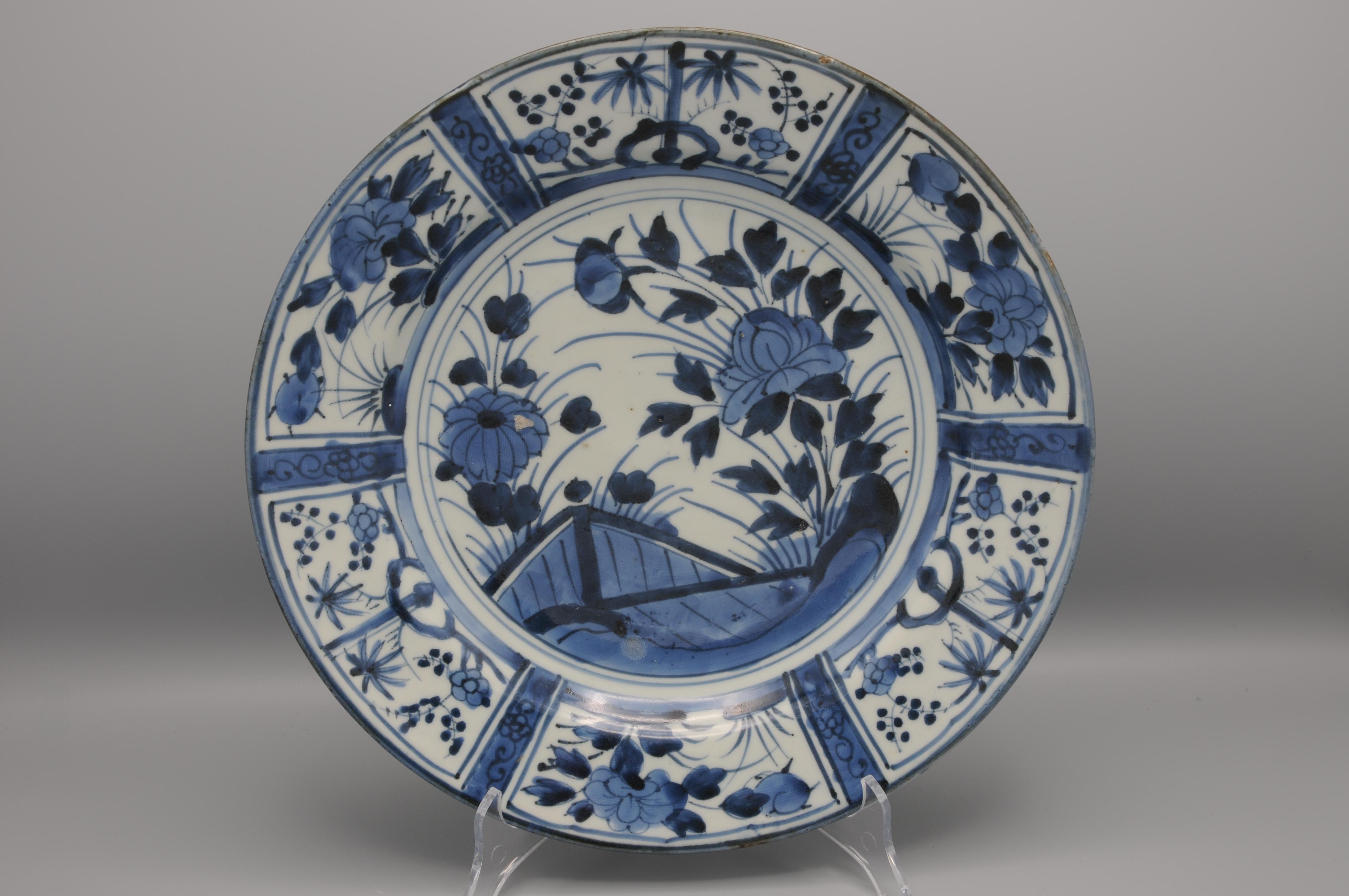 Hand-Painted Japanese Arita Blue and White Kraak Dish - Edo Period, late 17th